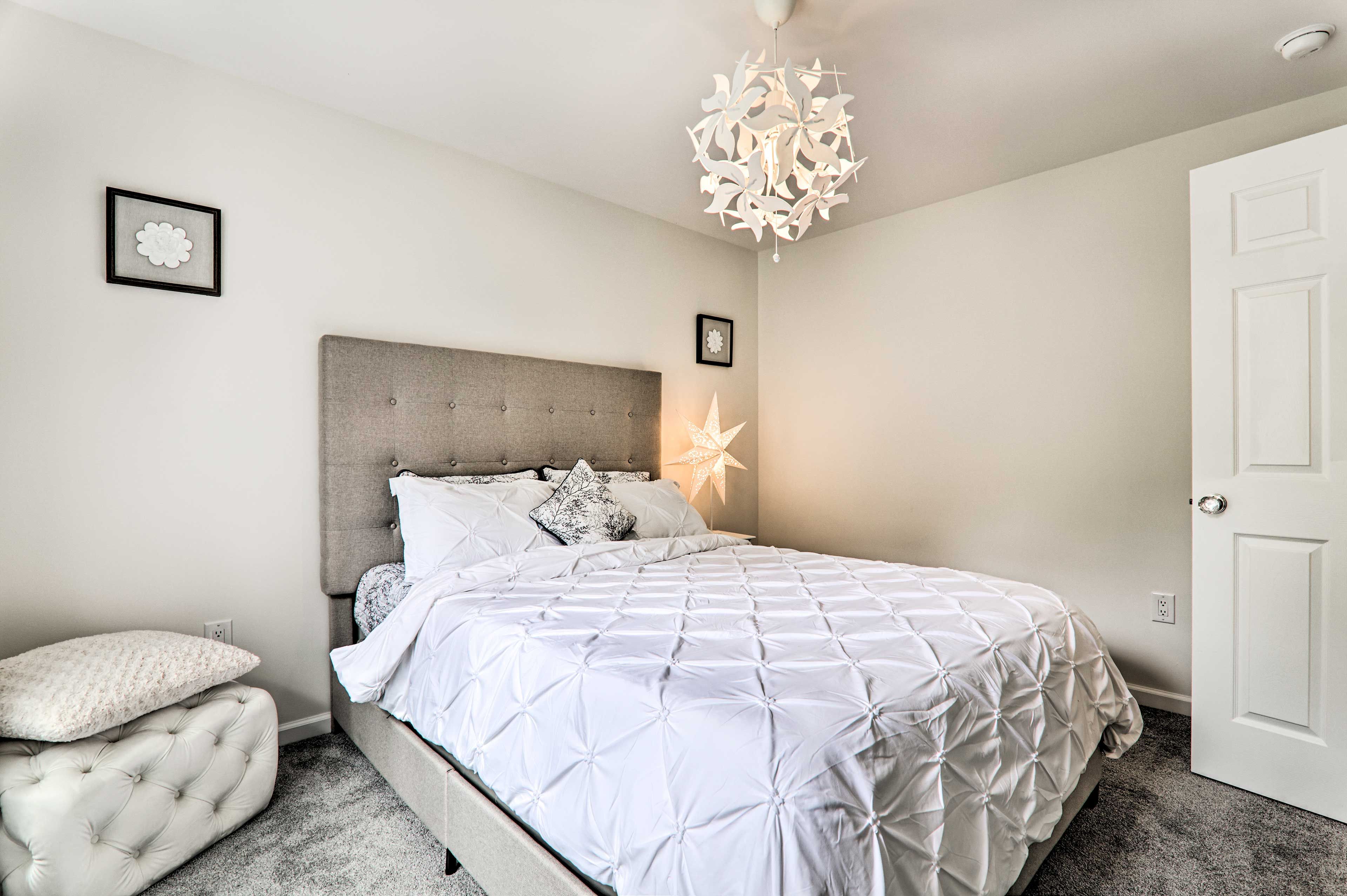 Bedroom 2 | 2nd Floor | Queen Bed