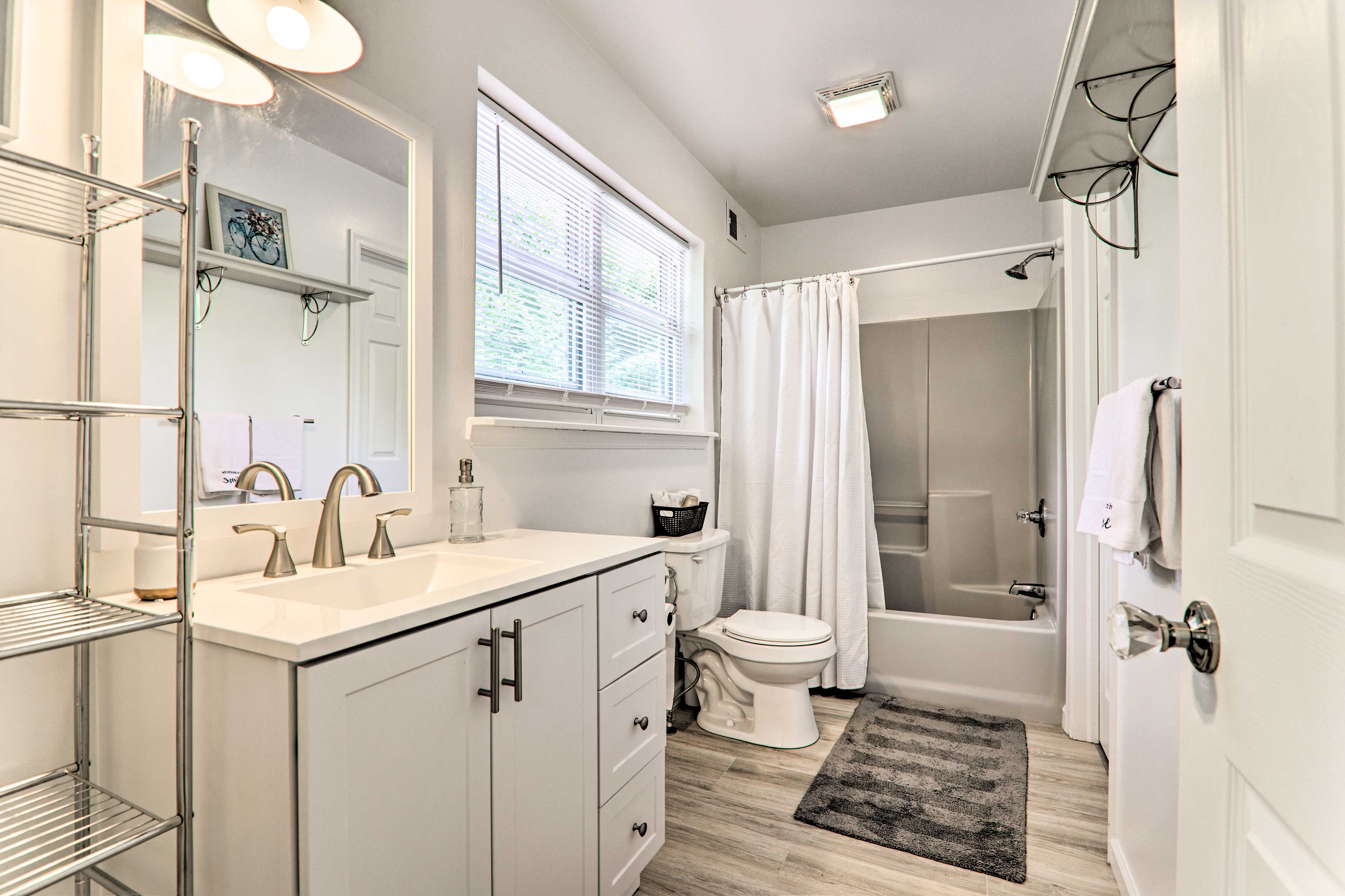 En-Suite Bathroom | 2nd Floor