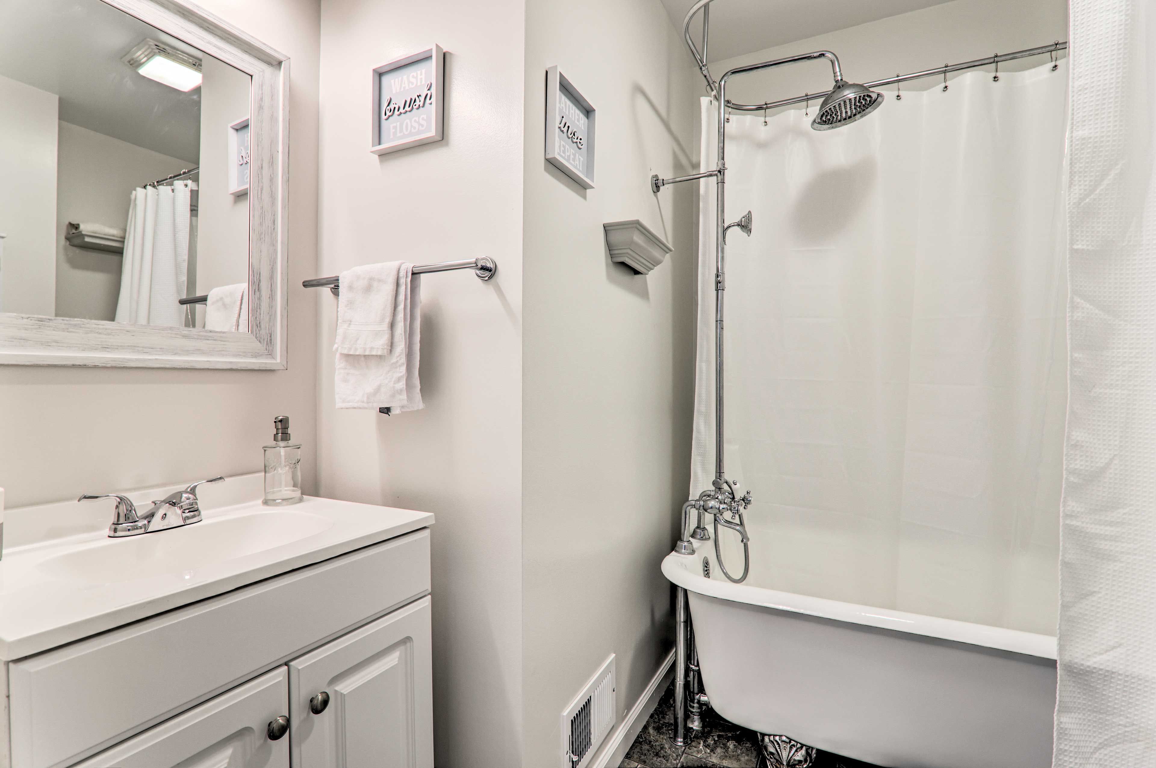 Full Bathroom | 1st Floor