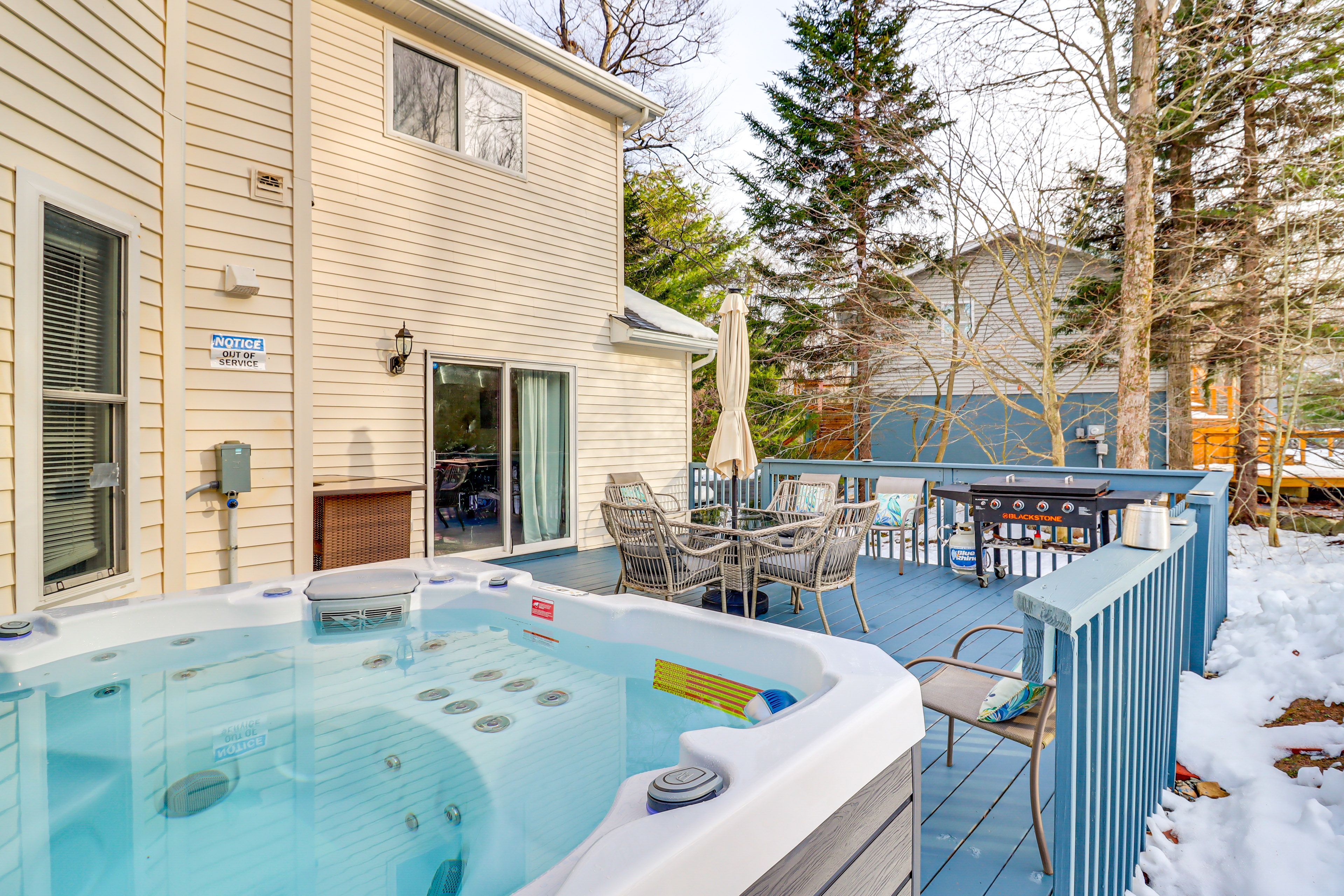 Deck | Hot Tub