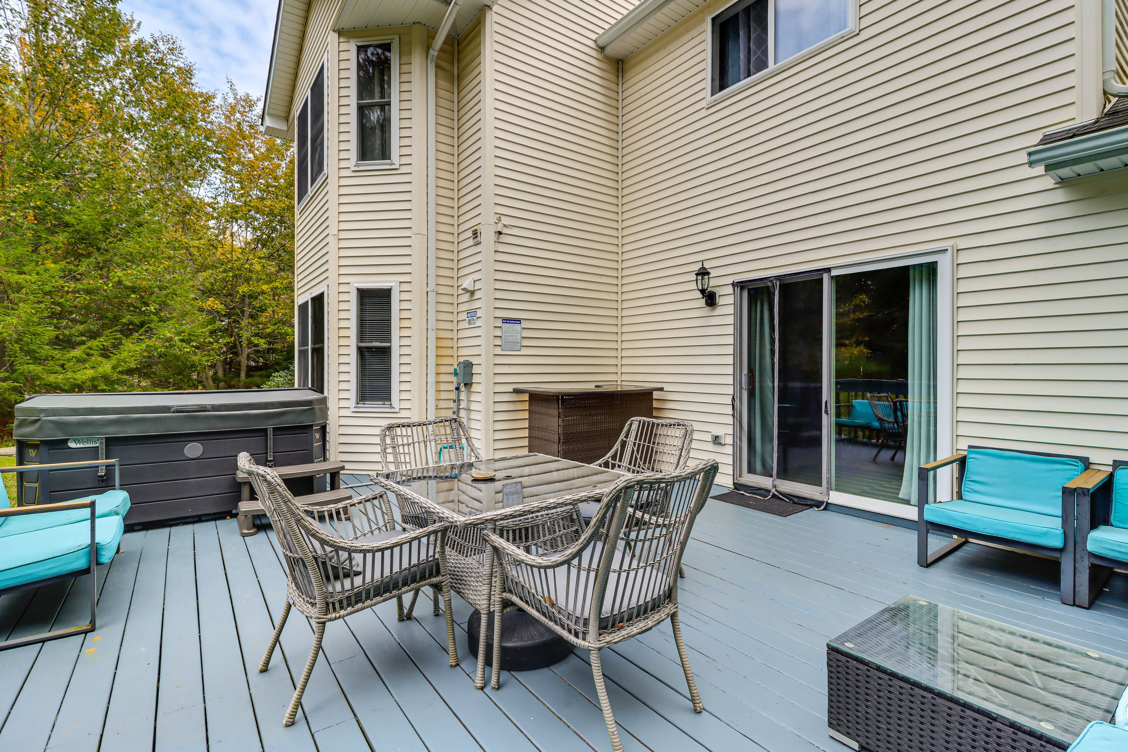 Tobyhanna Vacation Rental | 5BR | 2.5BA | 2,703 Sq Ft | Stairs Required