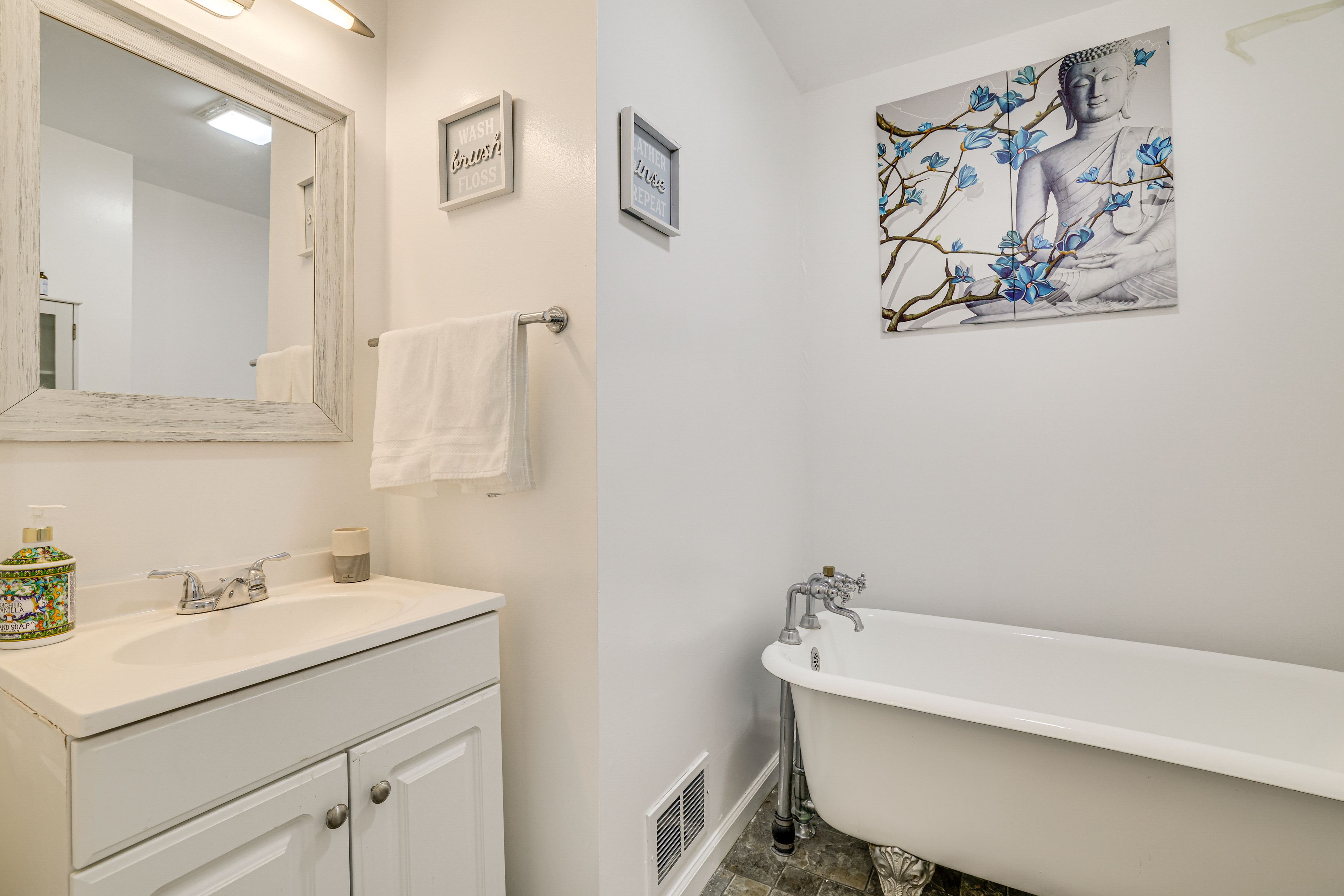 Full Bathroom | 1st Floor