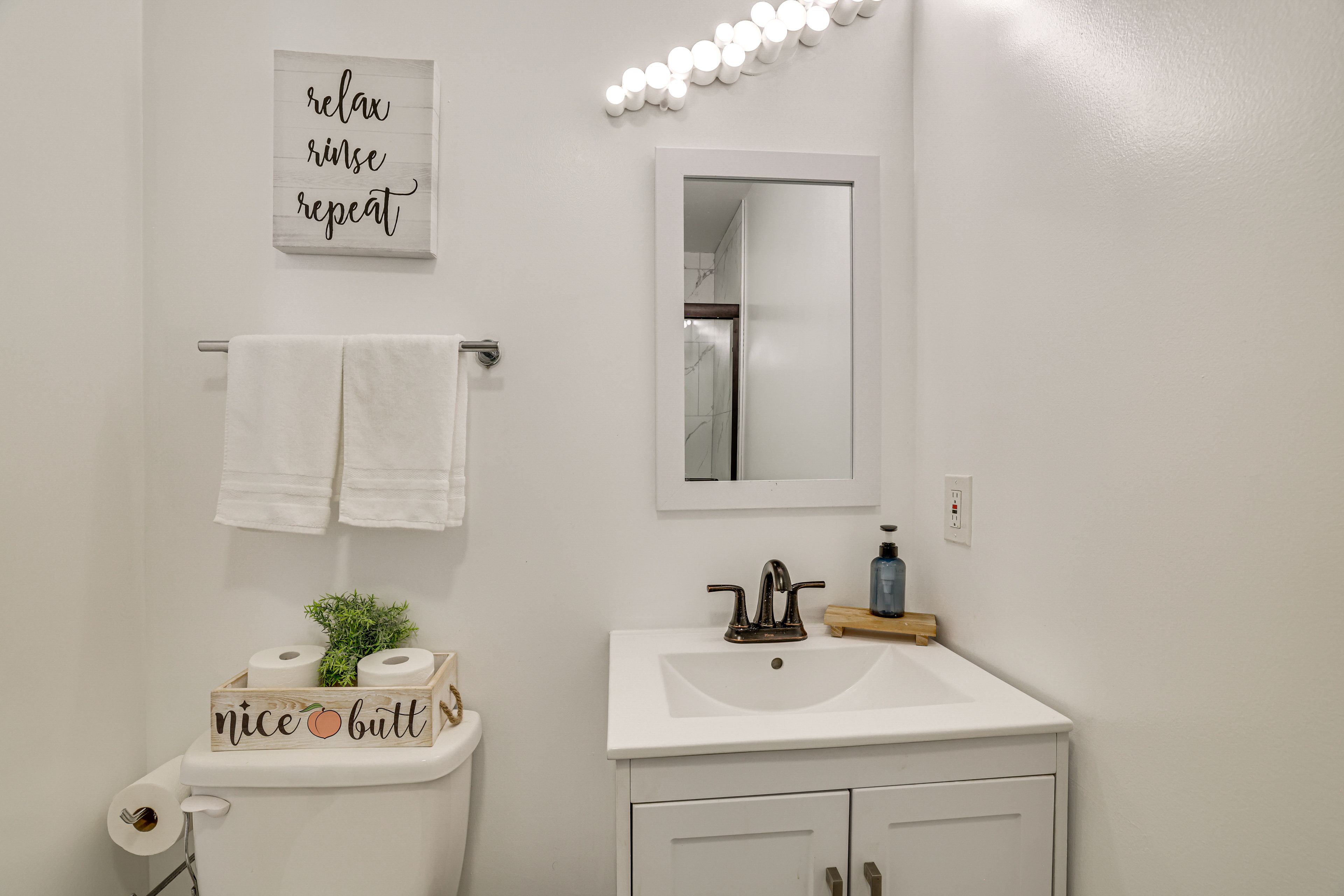 Full Bathroom | 2nd Floor