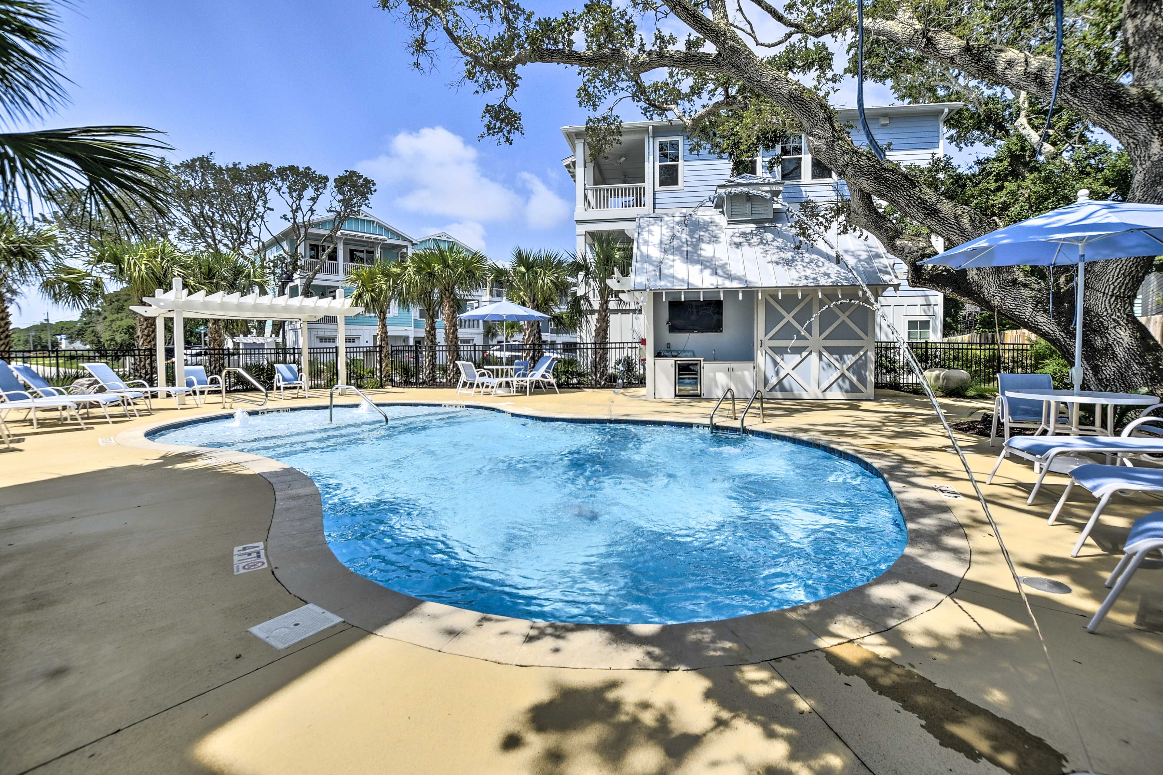 The Cove at Kure Beach | Community Pool
