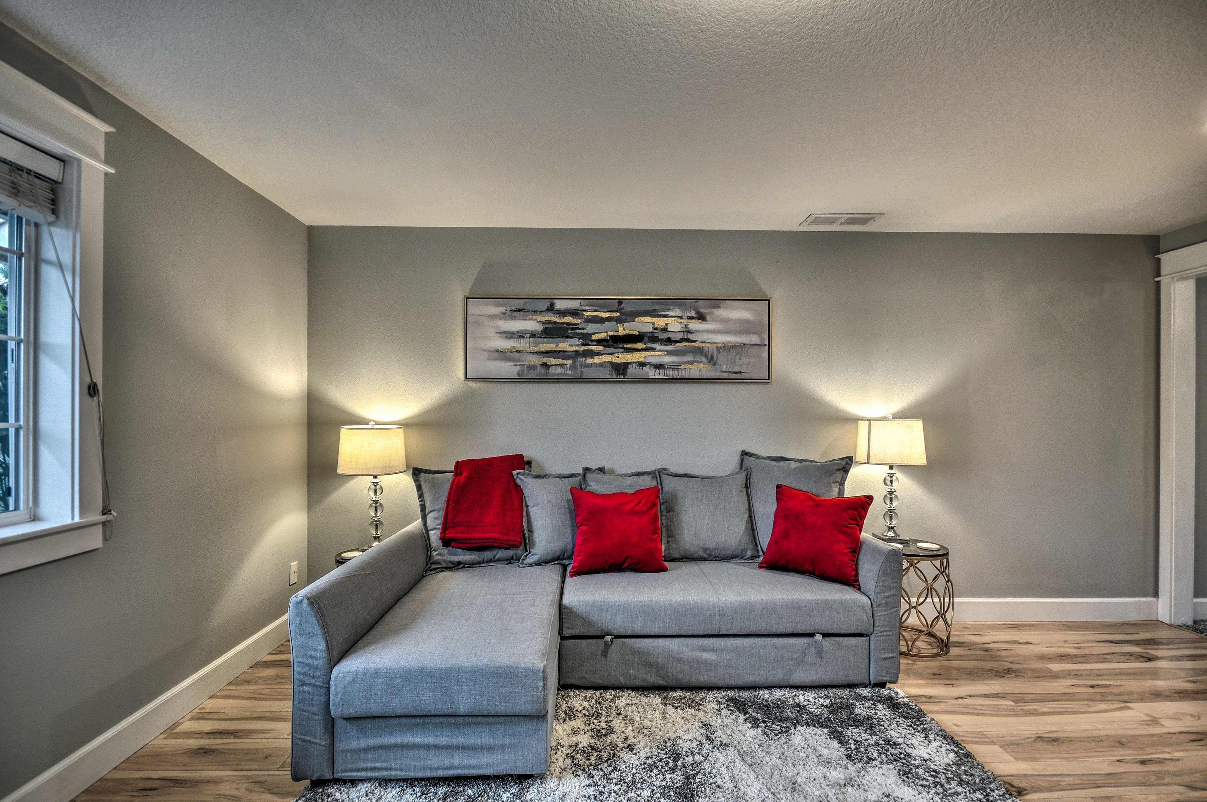 Living Room | Free WiFi | Central A/C