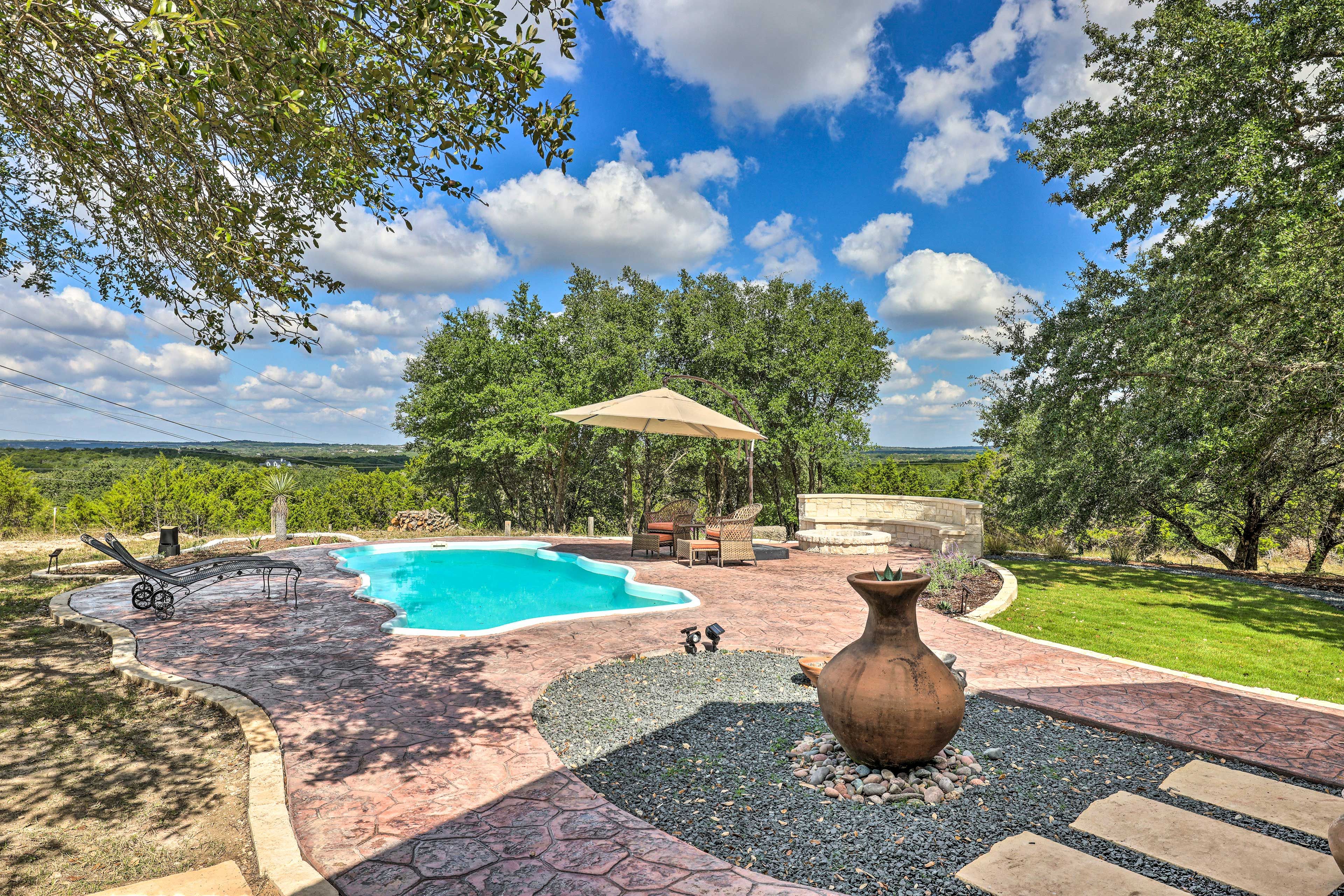 Private Yard | Outdoor Pool