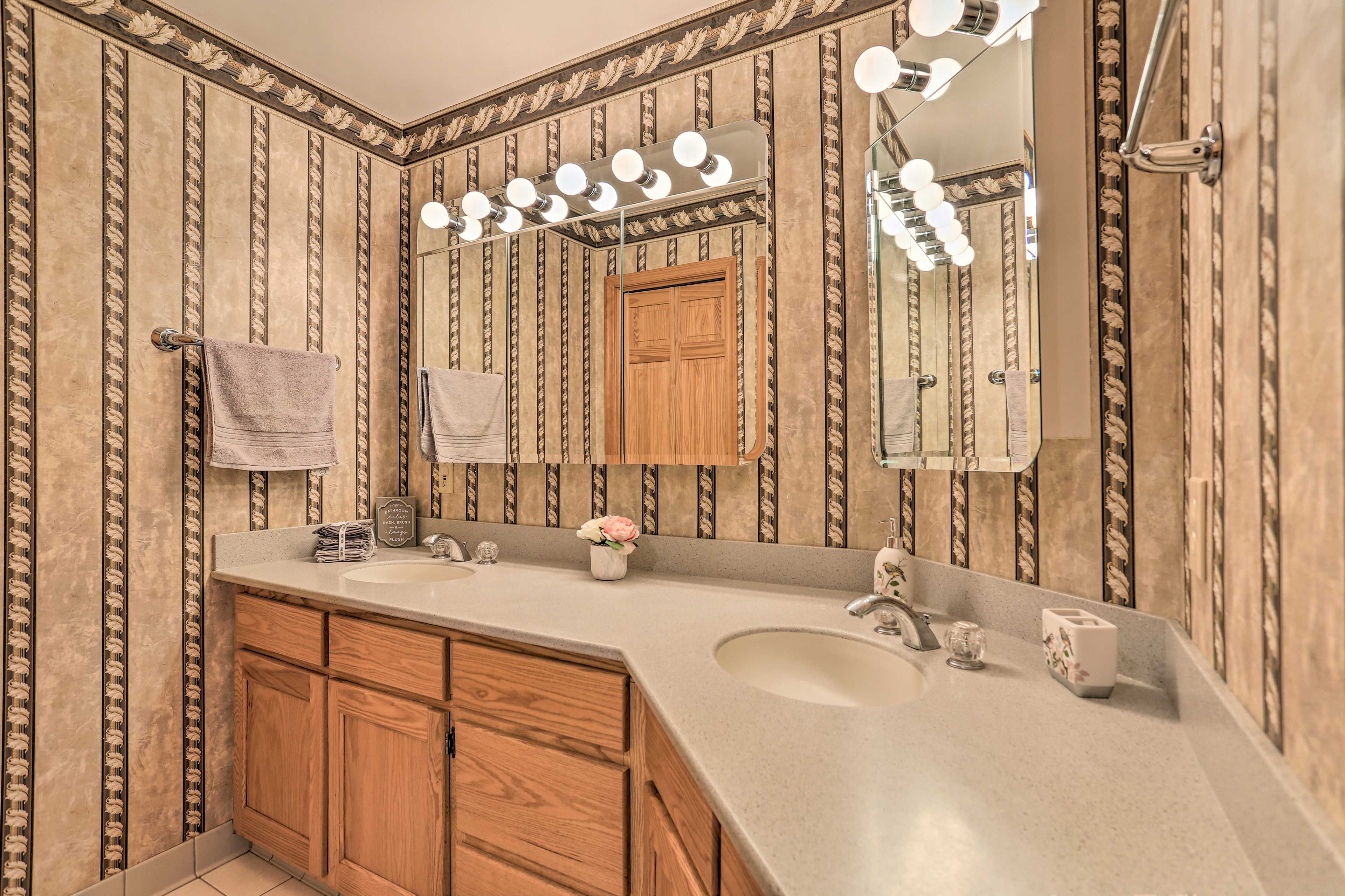 Full Bathroom | Main Level