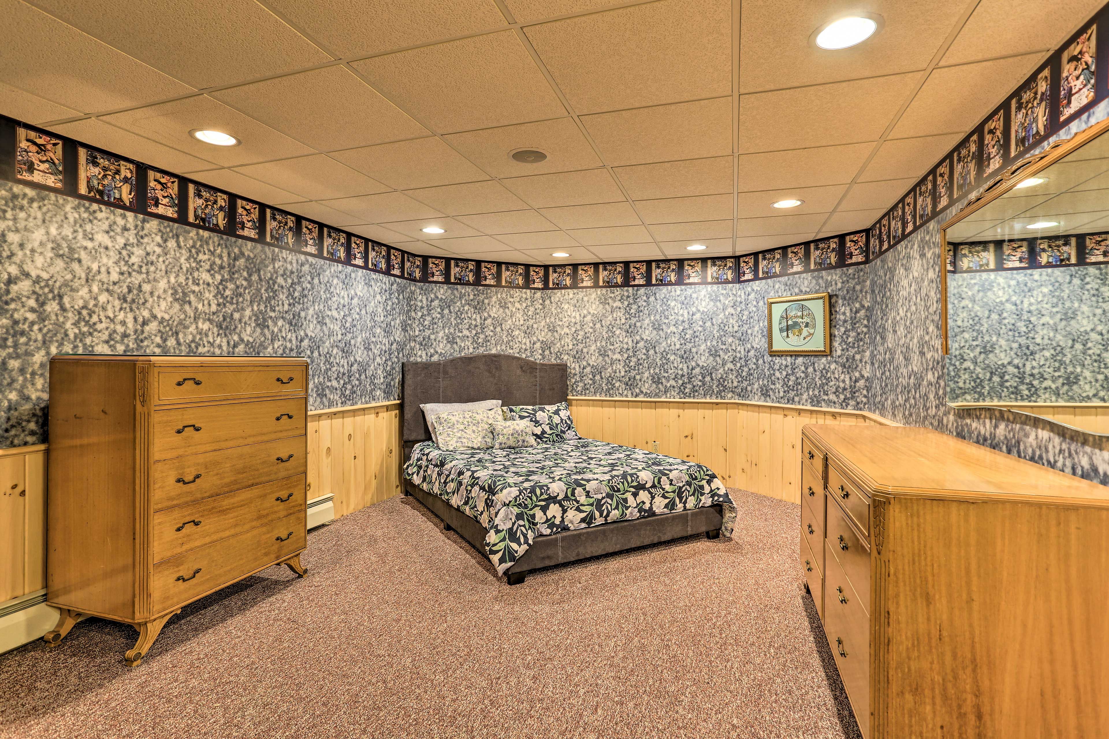 Bedroom 6 | Queen Bed | Lower Level