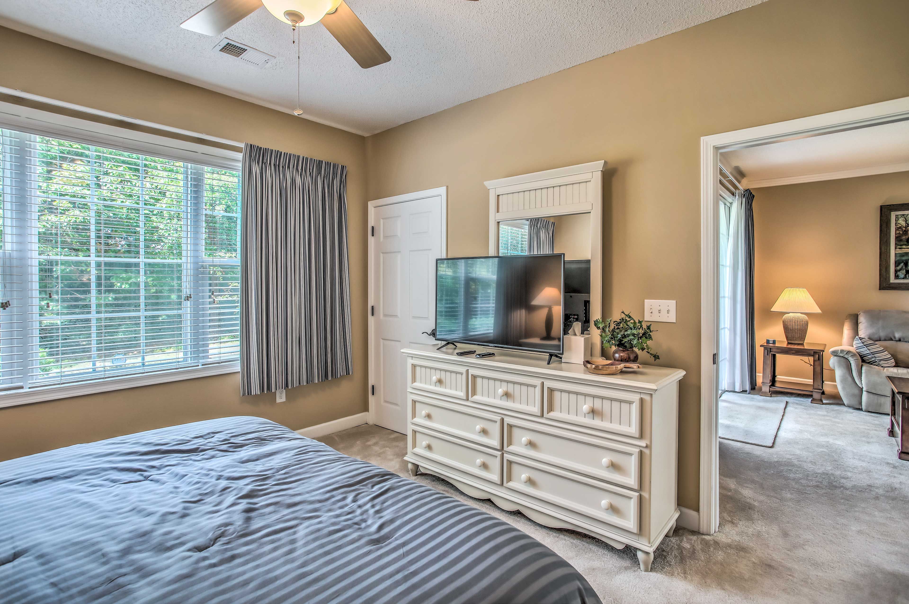 Bedroom 1 | Smart TV