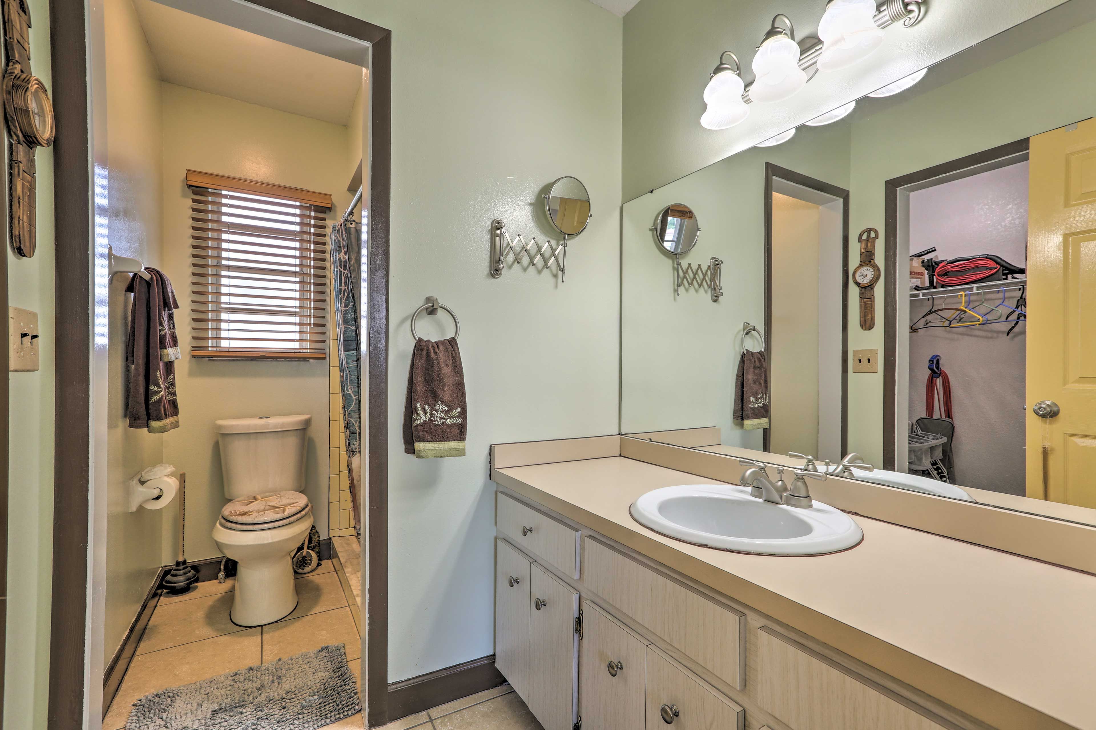 En-Suite Bathroom | Towels Provided