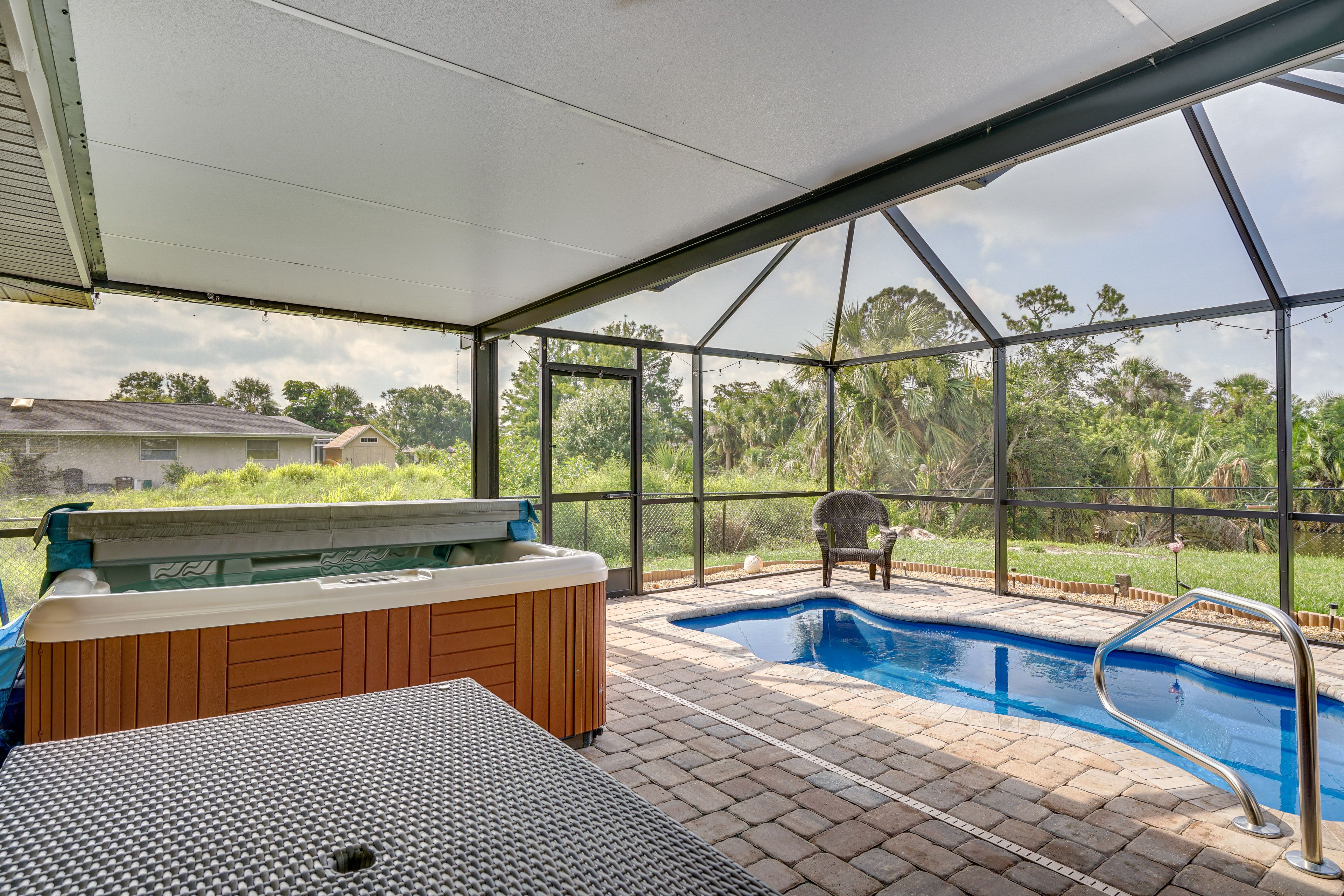 Screened Lanai | Hot Tub | Picnic Table