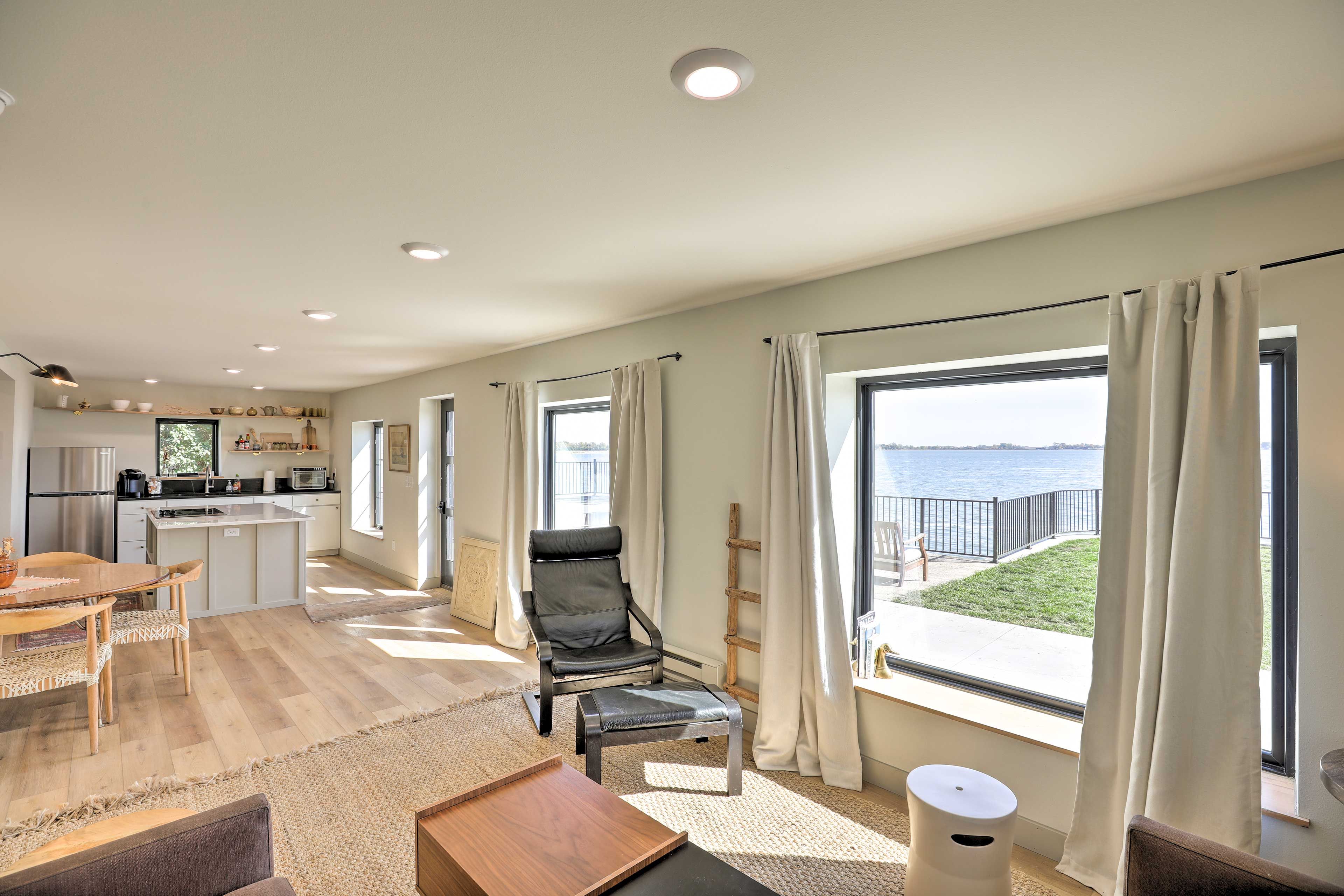 Living Area | Lake Views