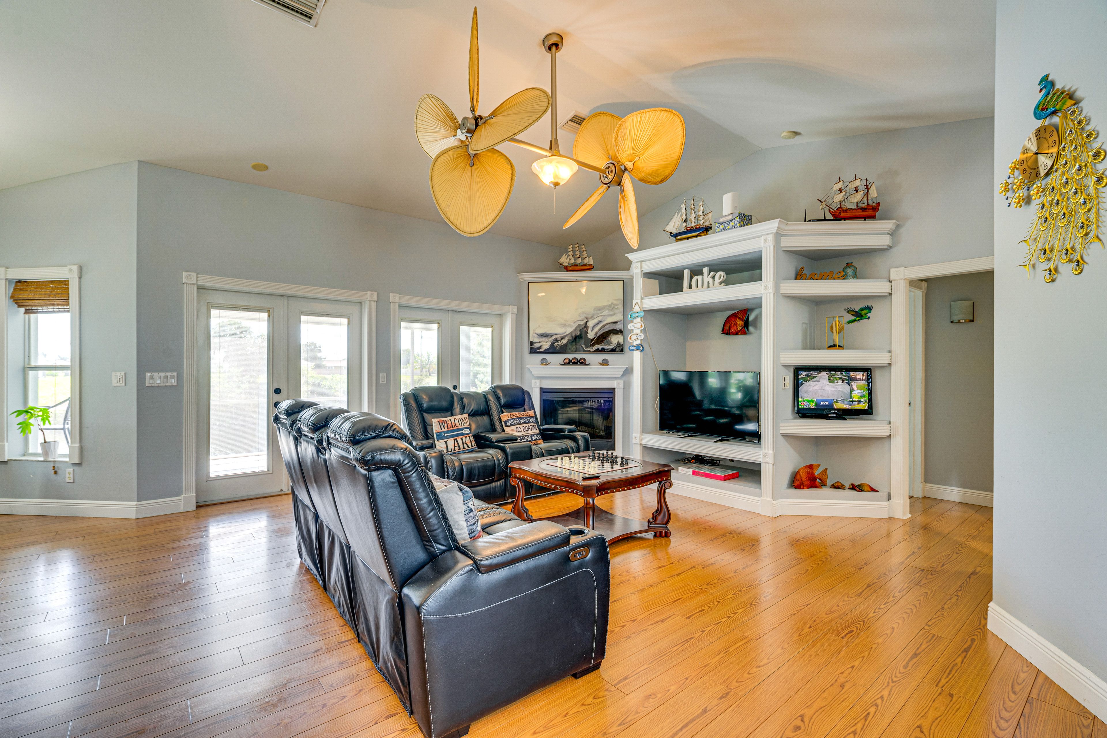 Living Room | Free WiFi | Smart TV | Central Heating & A/C