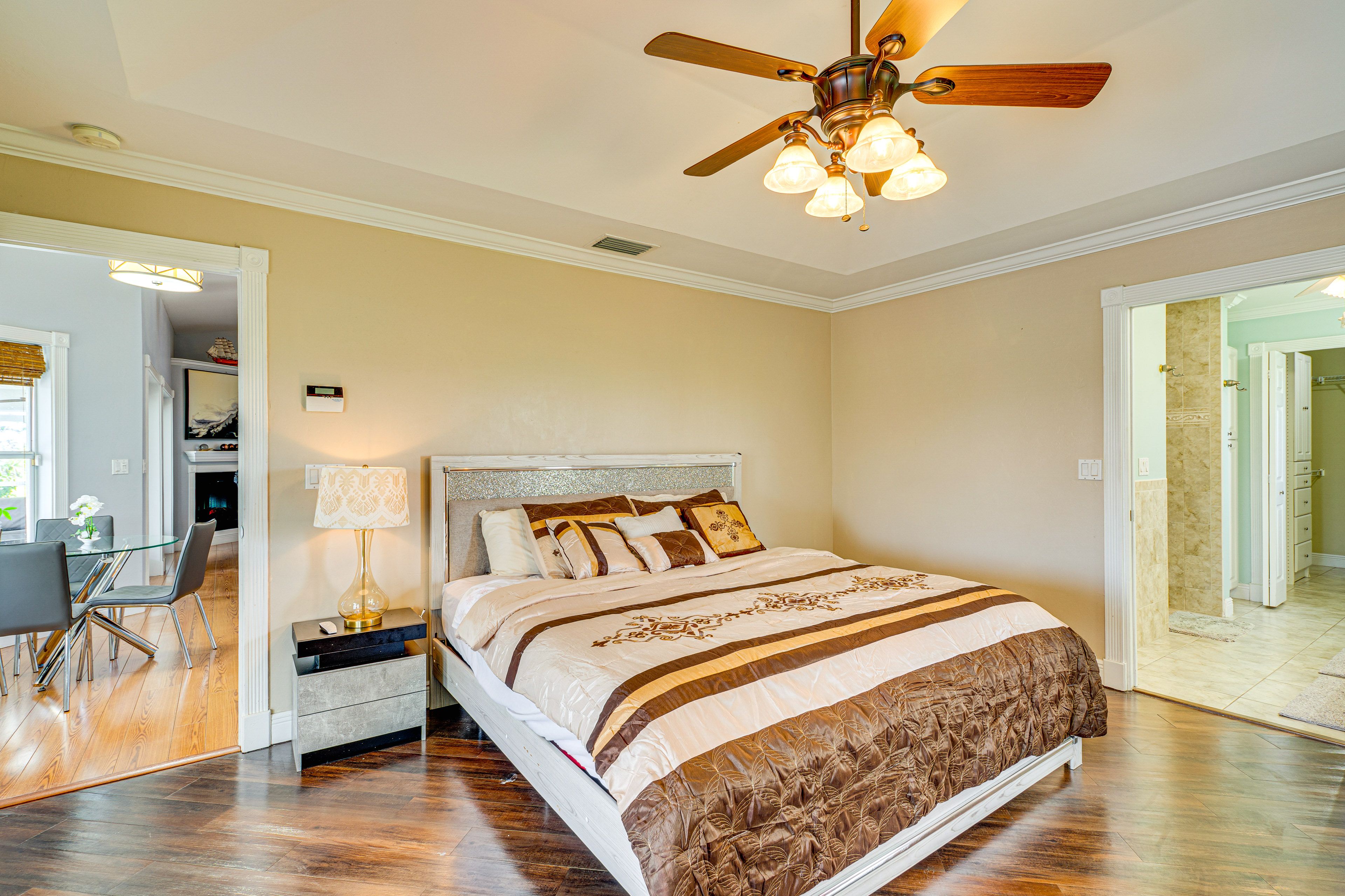 Bedroom 1 | Queen Bed | En-Suite Bathroom
