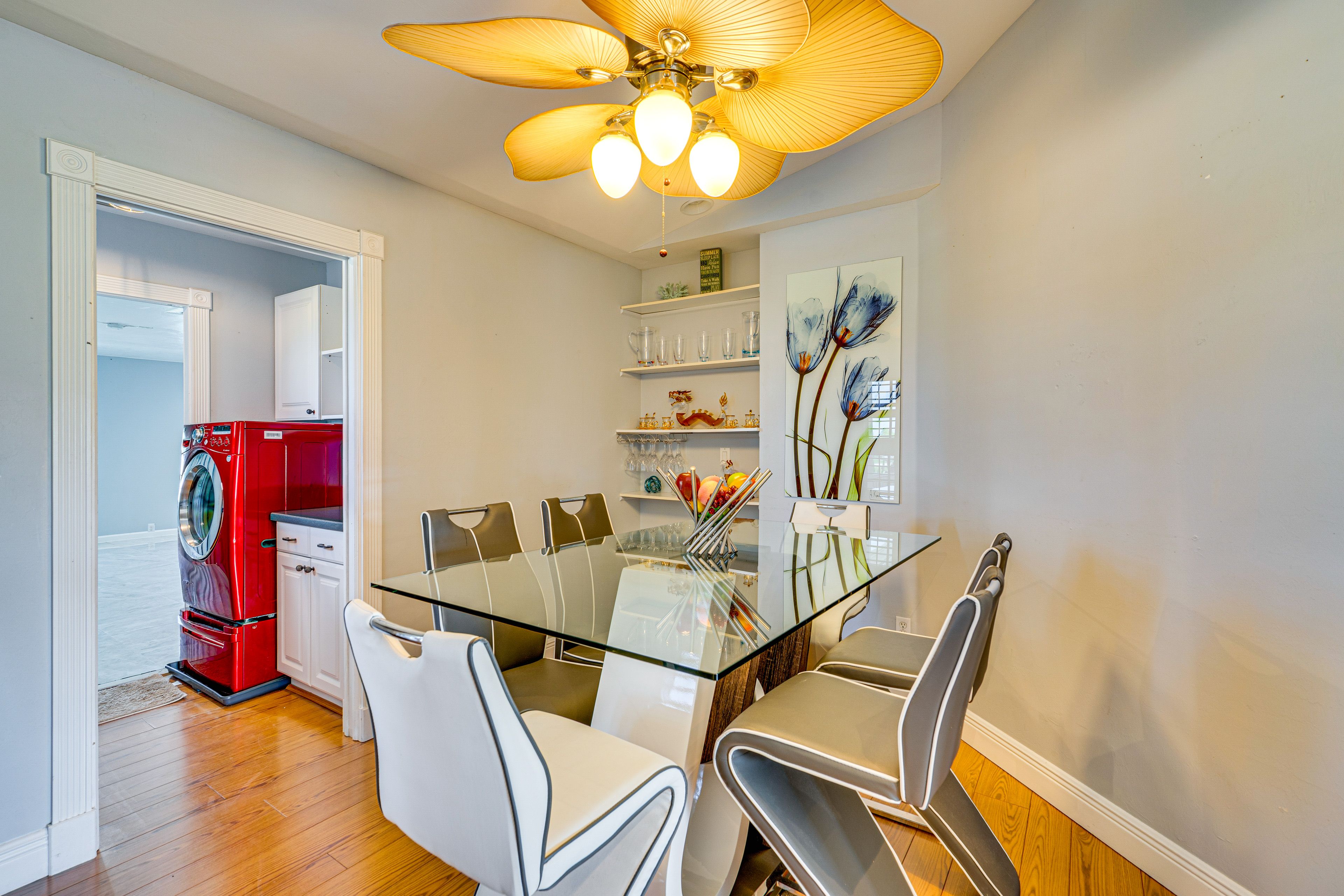 Dining Room | Dishes & Flatware Provided
