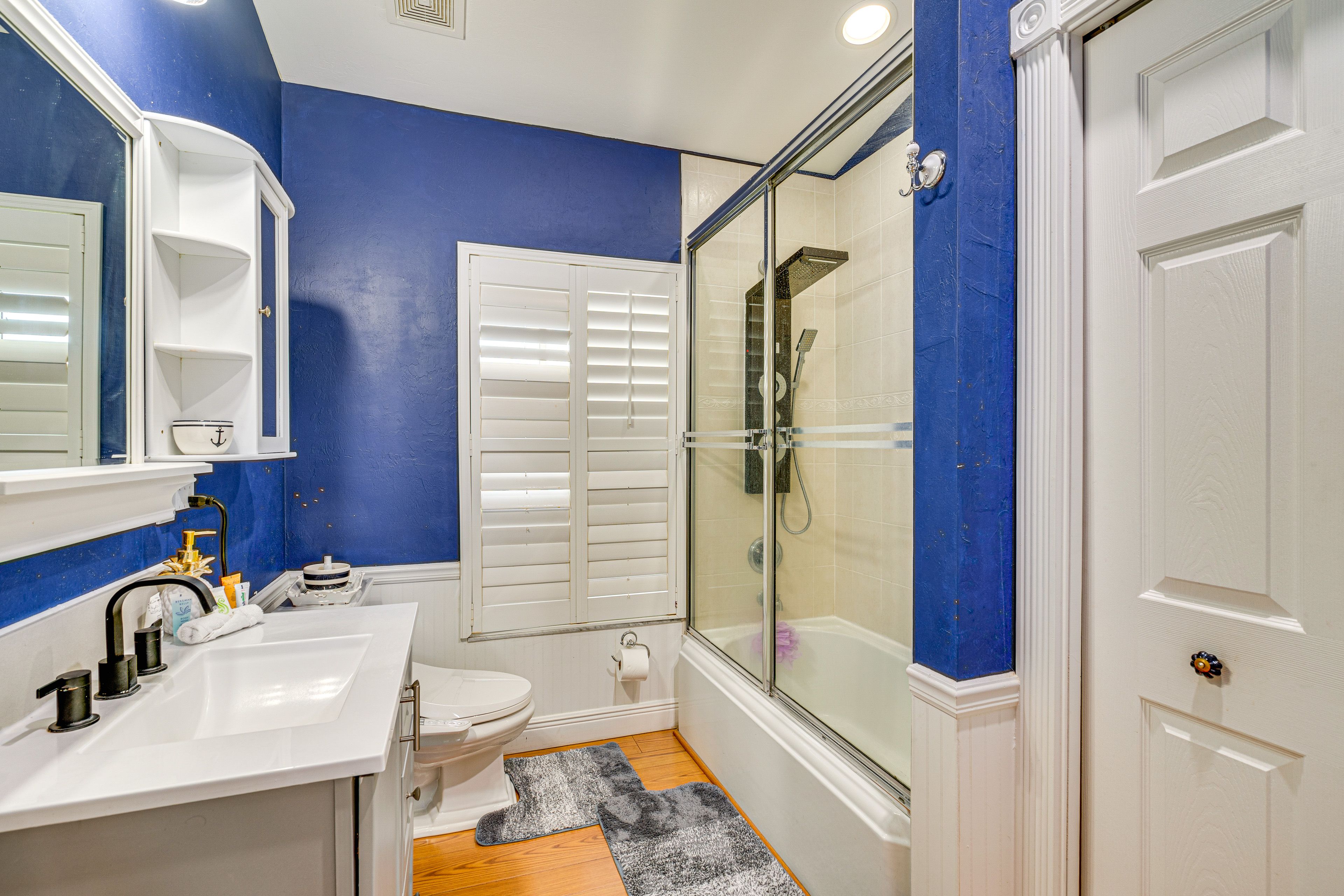 Full Bathroom | Complimentary Toiletries