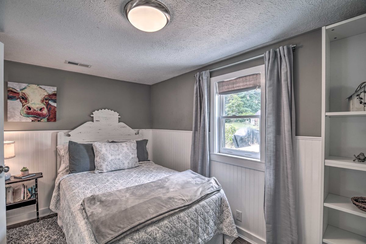 Queen bedroom