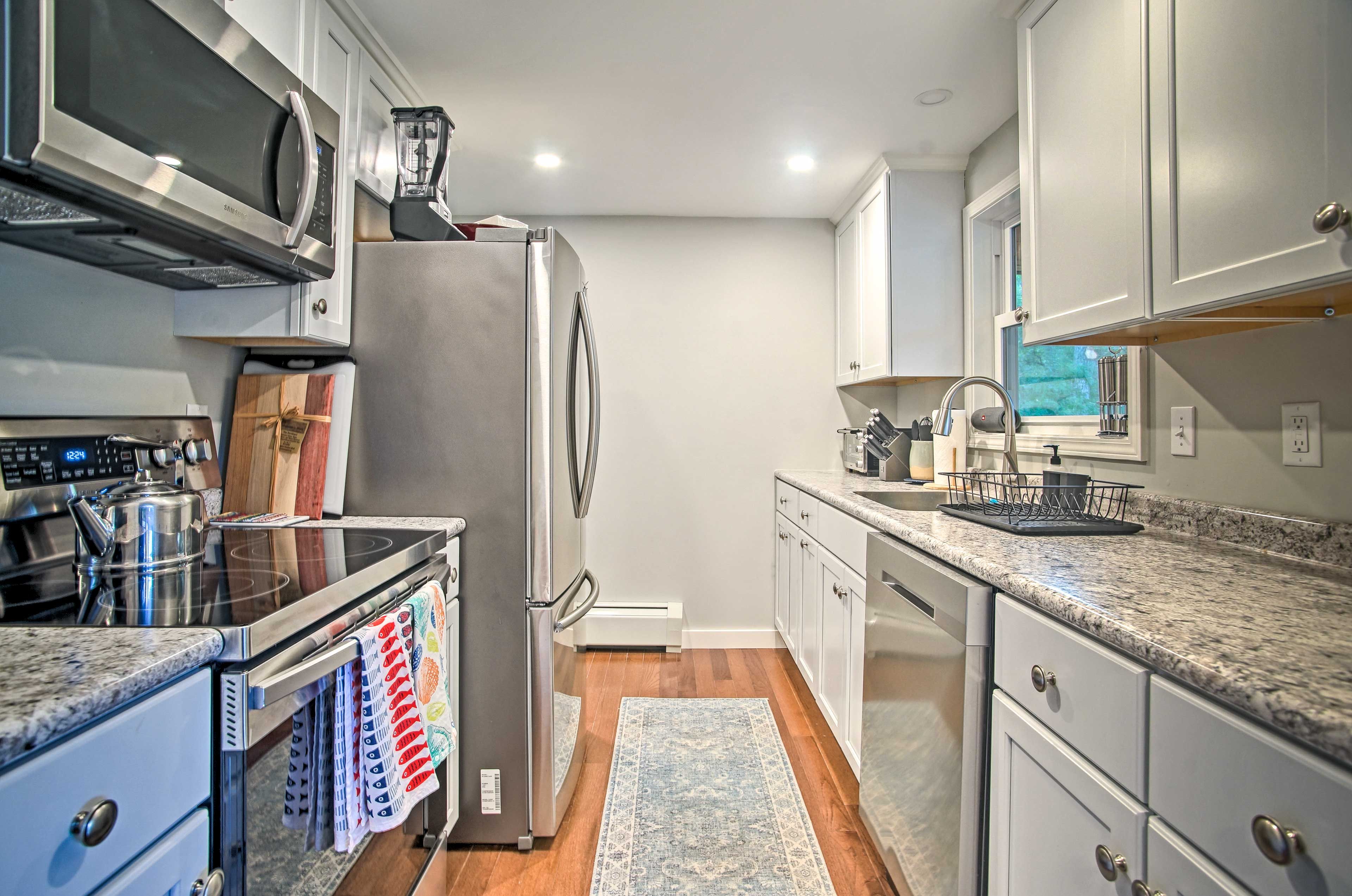 Kitchen | Main Level | Fully Equipped | Cooking Basics | Keurig Coffee Maker