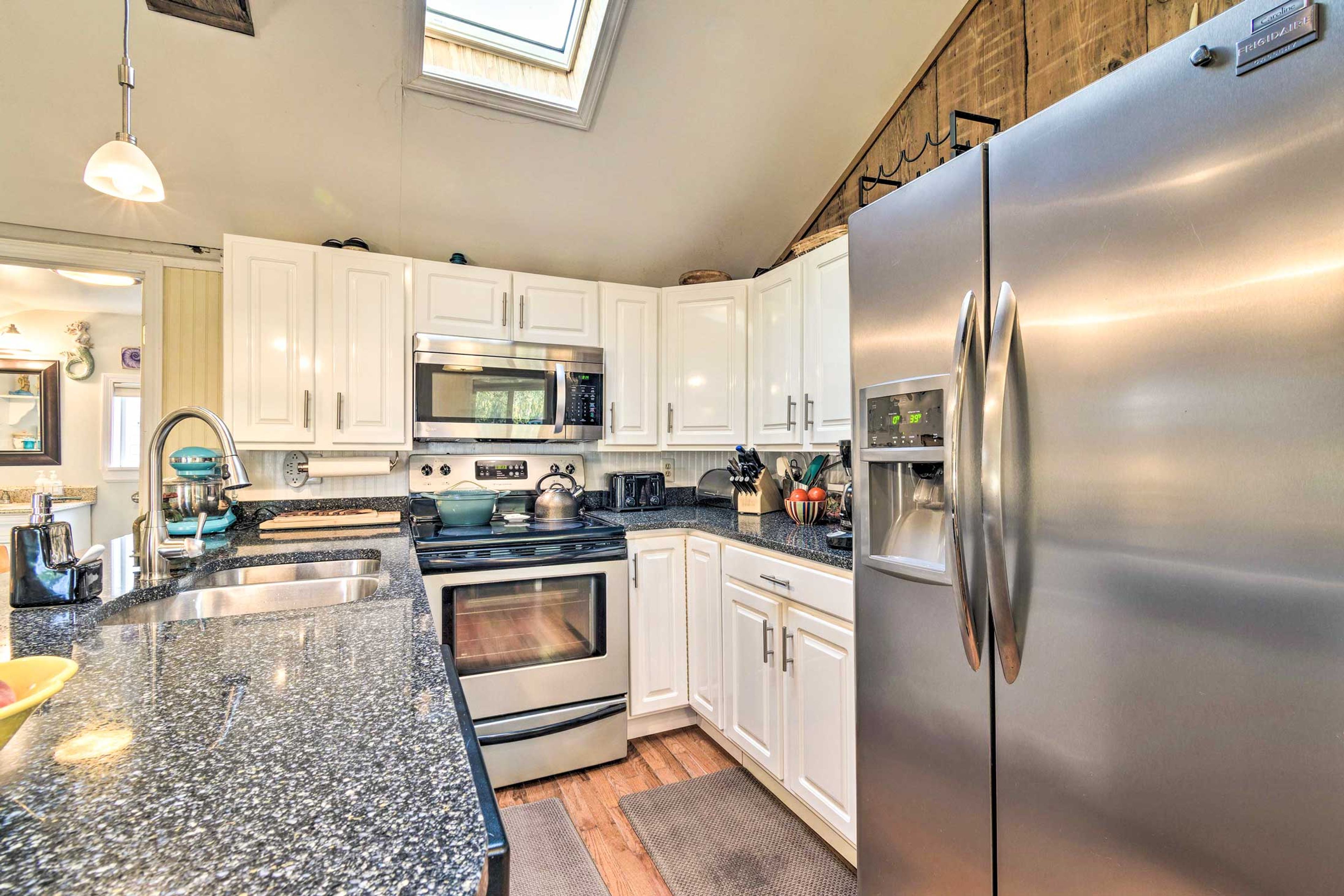 Fully Equipped Kitchen | Stainless Steel Appliances | 3-Person Breakfast Bar