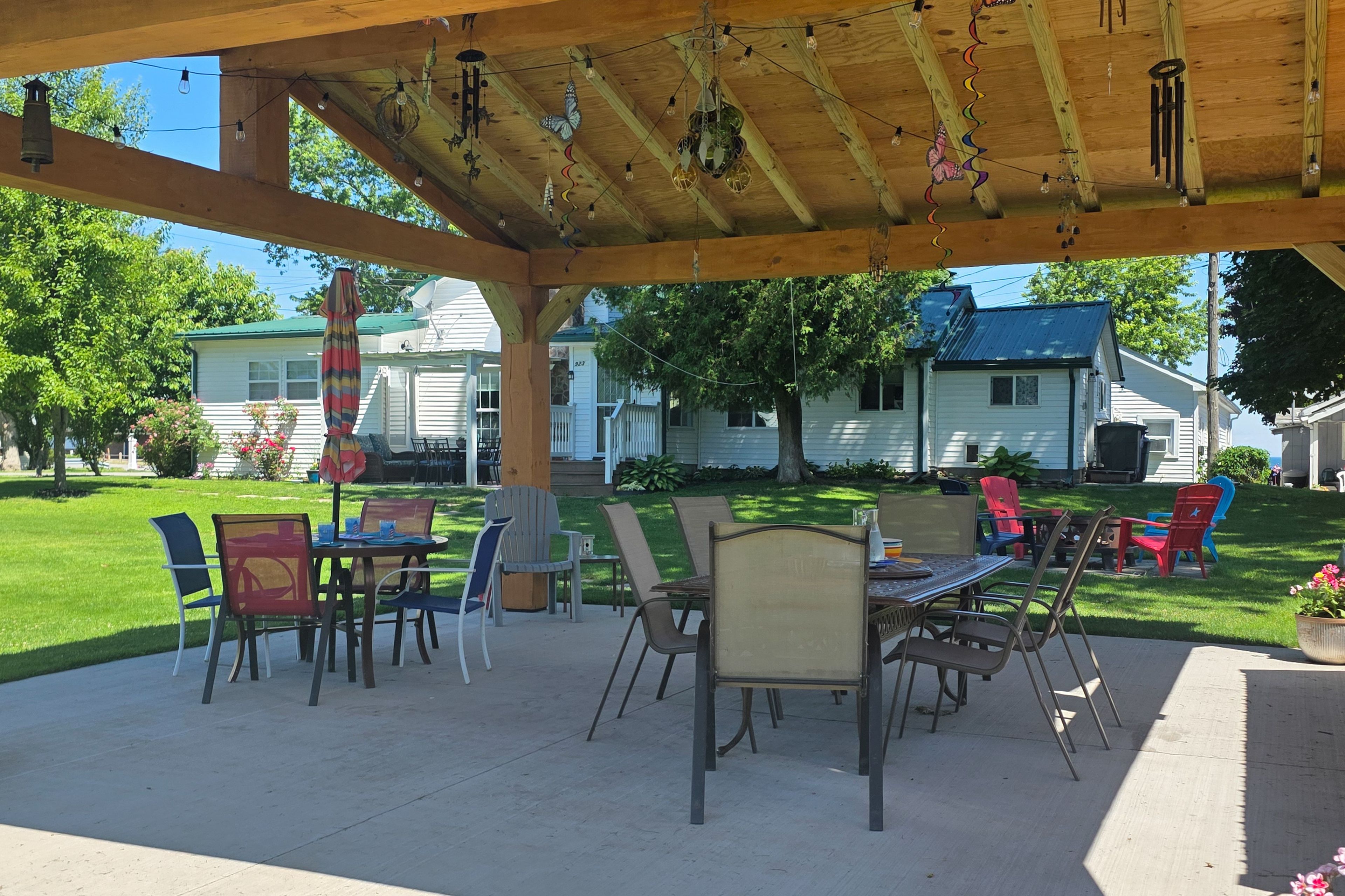 Private Yard | Fire Pit | Outdoor Seating | Gas Grill