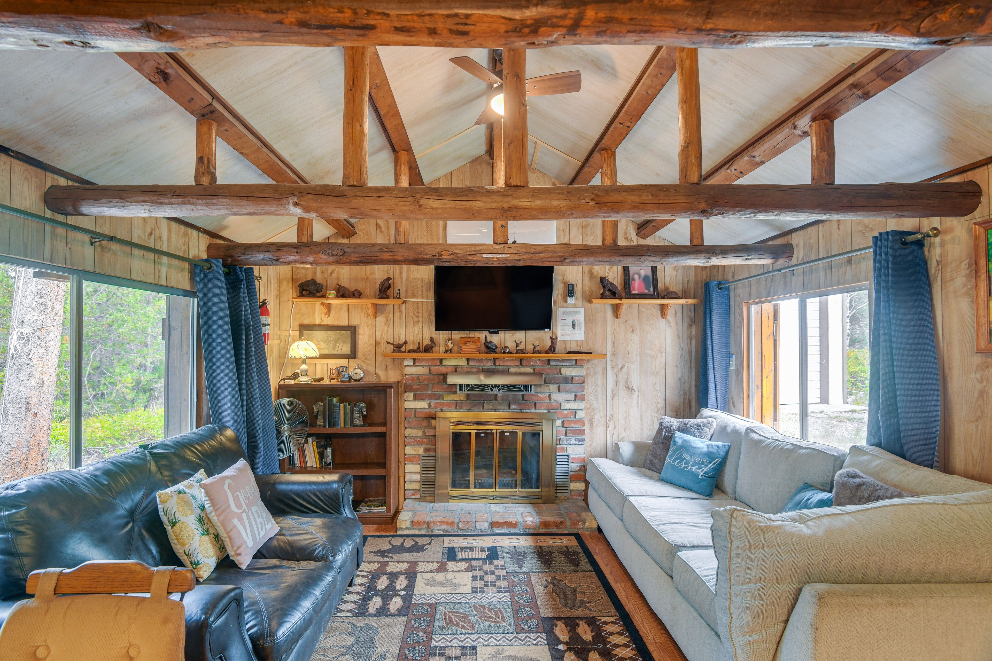 Living Room | Smart TV | Free WiFi