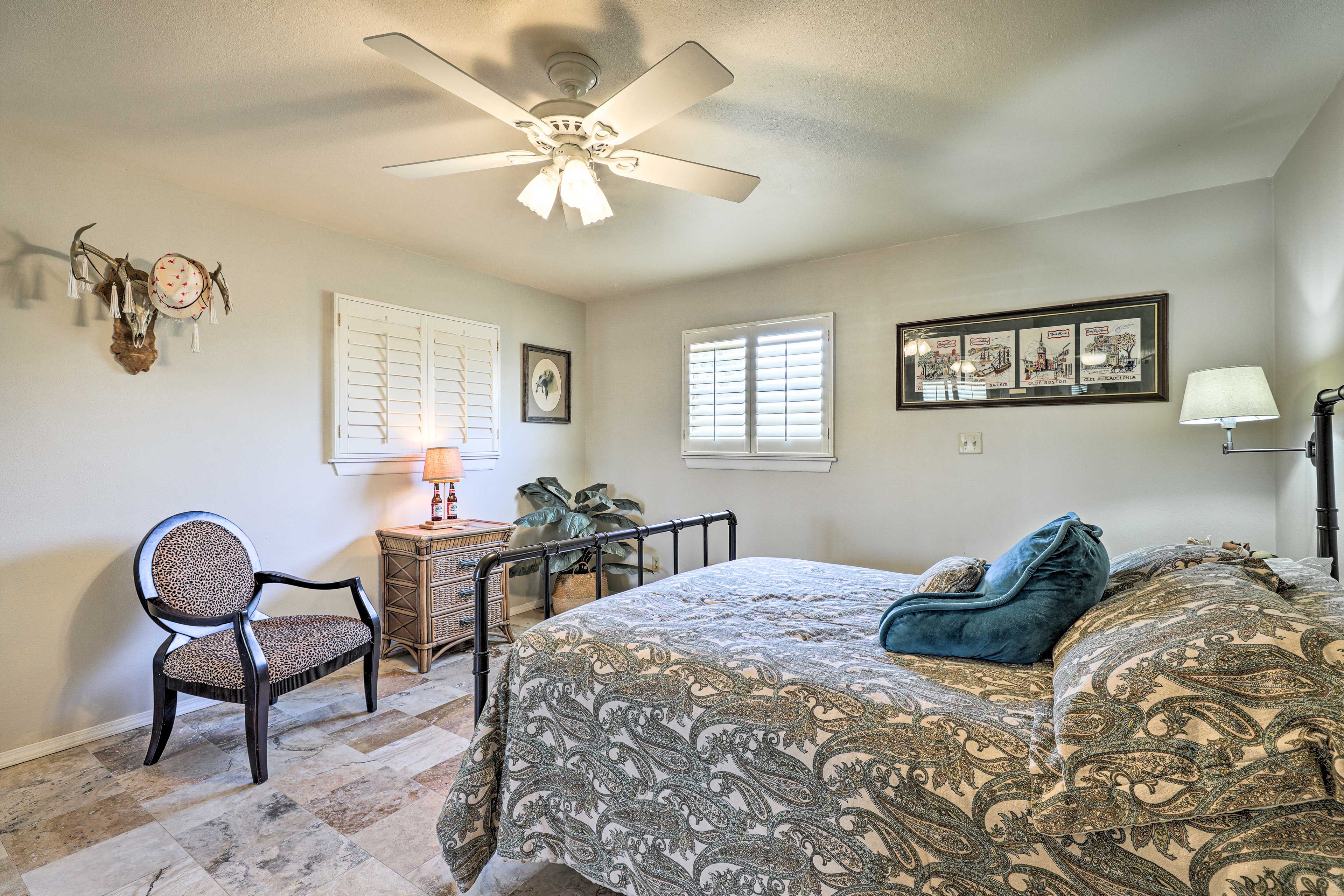 Bedroom 2 | Queen Bed