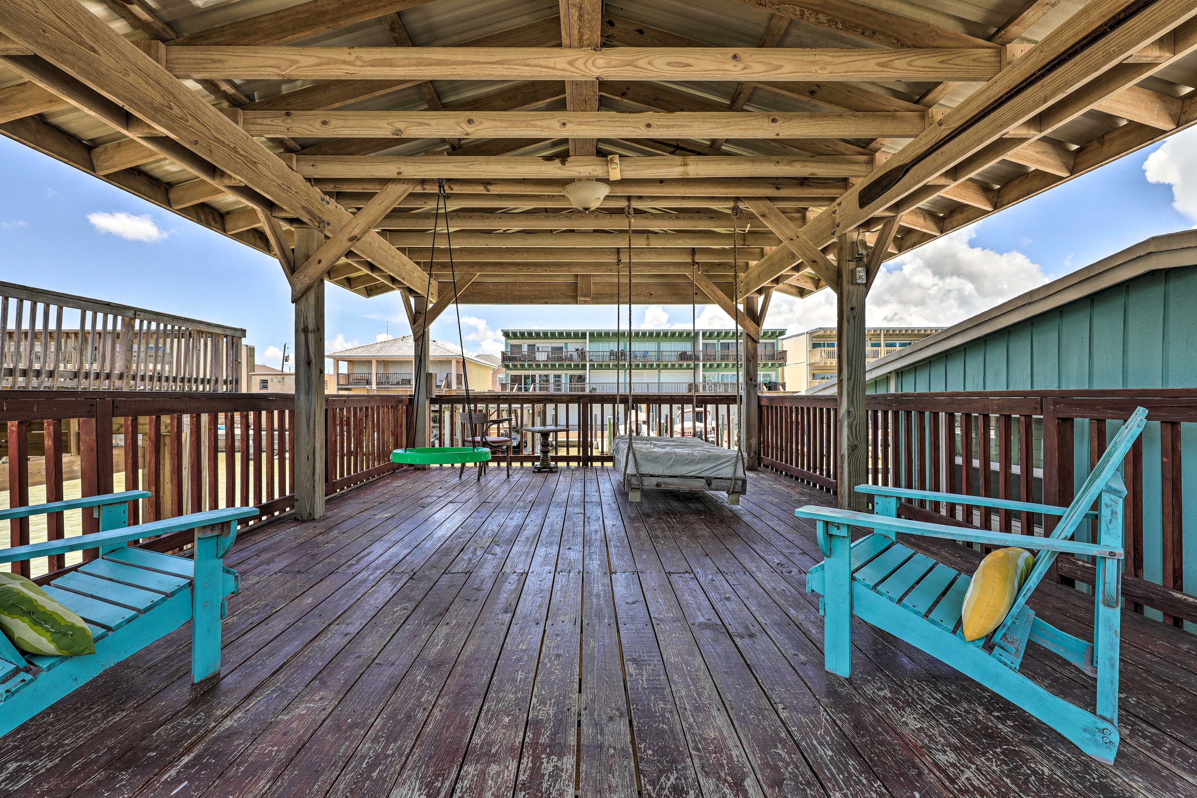 2nd Deck | Swinging Bed