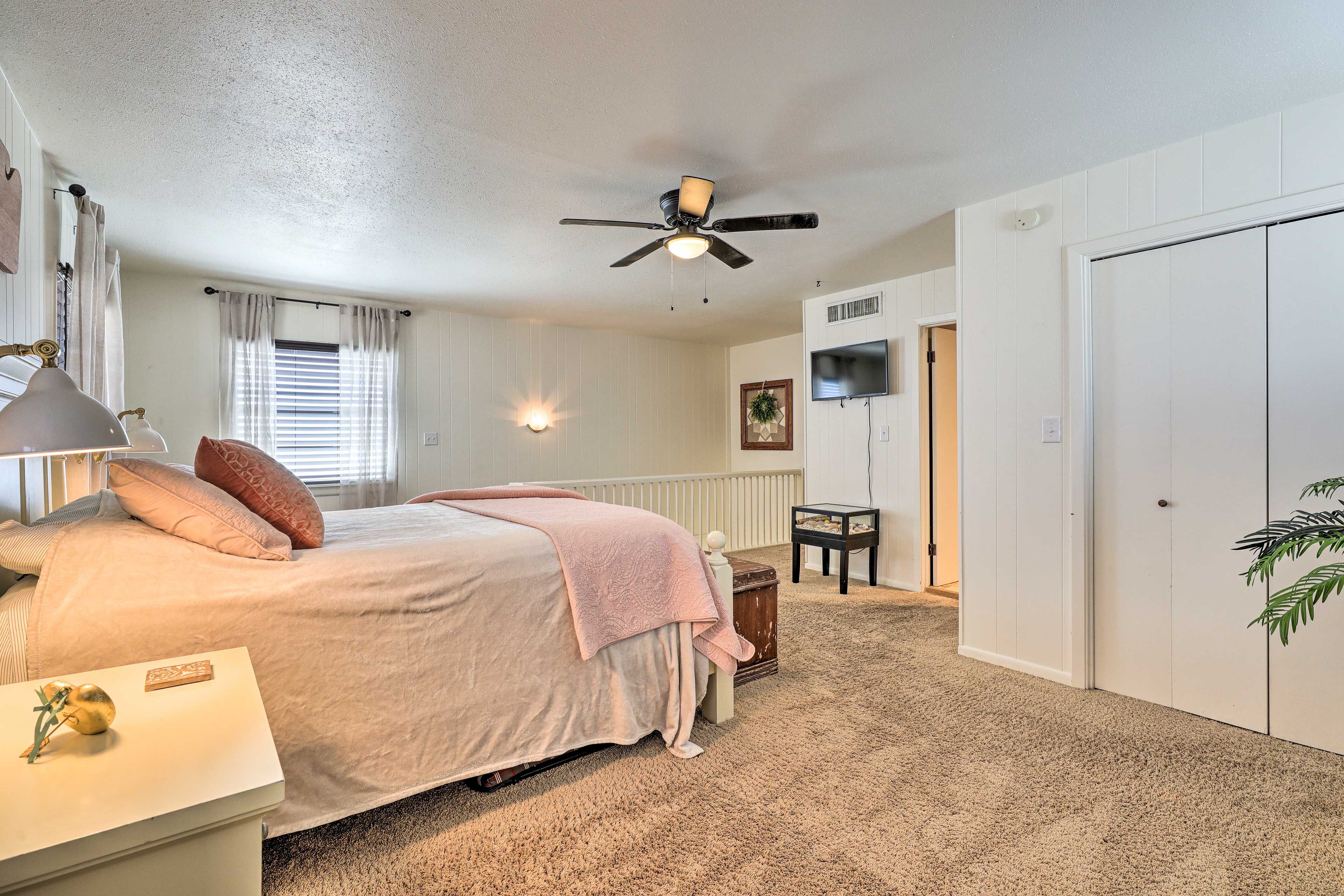 Bedroom 1 | Smart TV