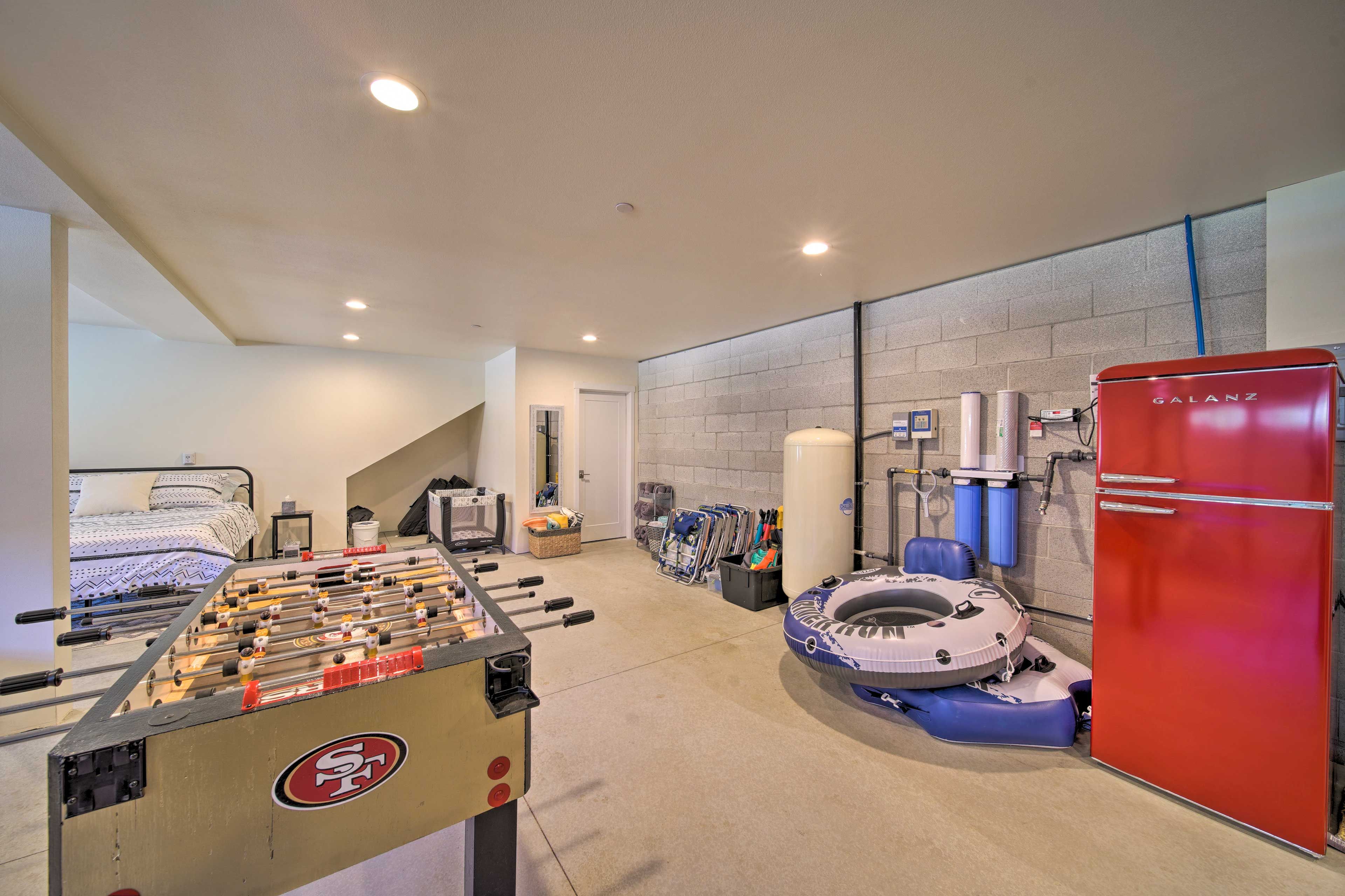 Game Room | Tubes & Lifejackets for Guest Use