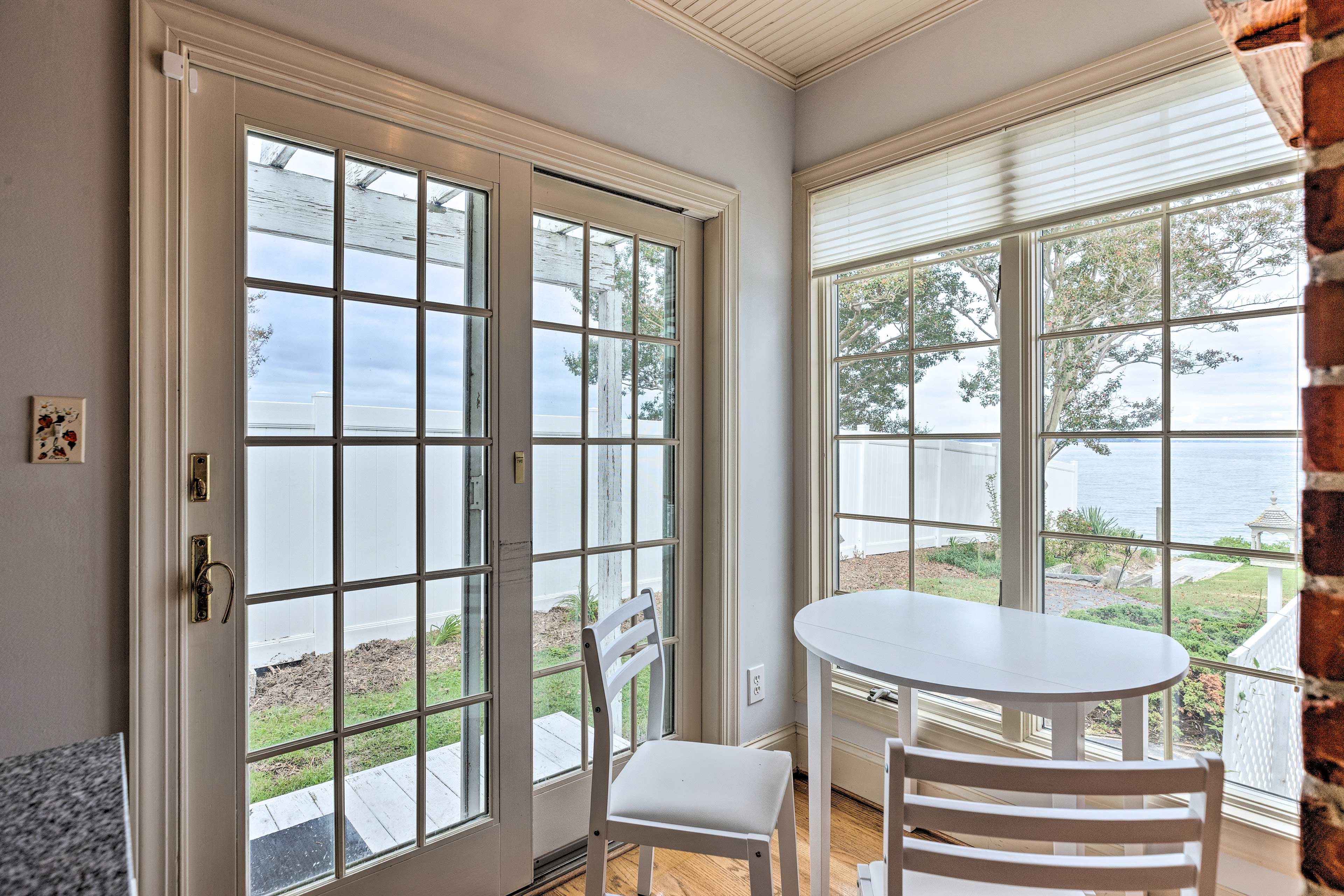 Dining Nook | Access to Gas Grill | 1st Floor