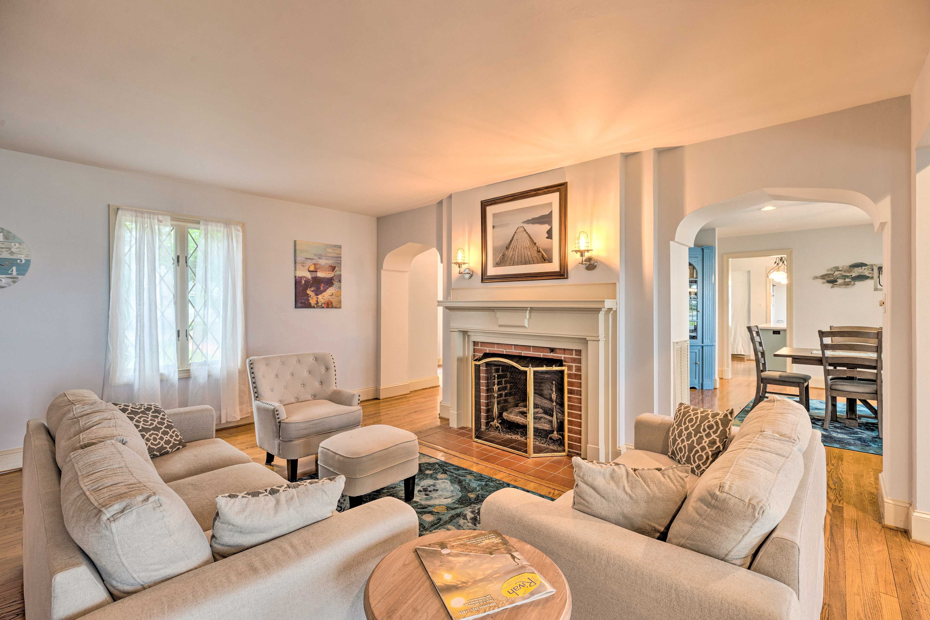 Sitting Area | 1st Floor