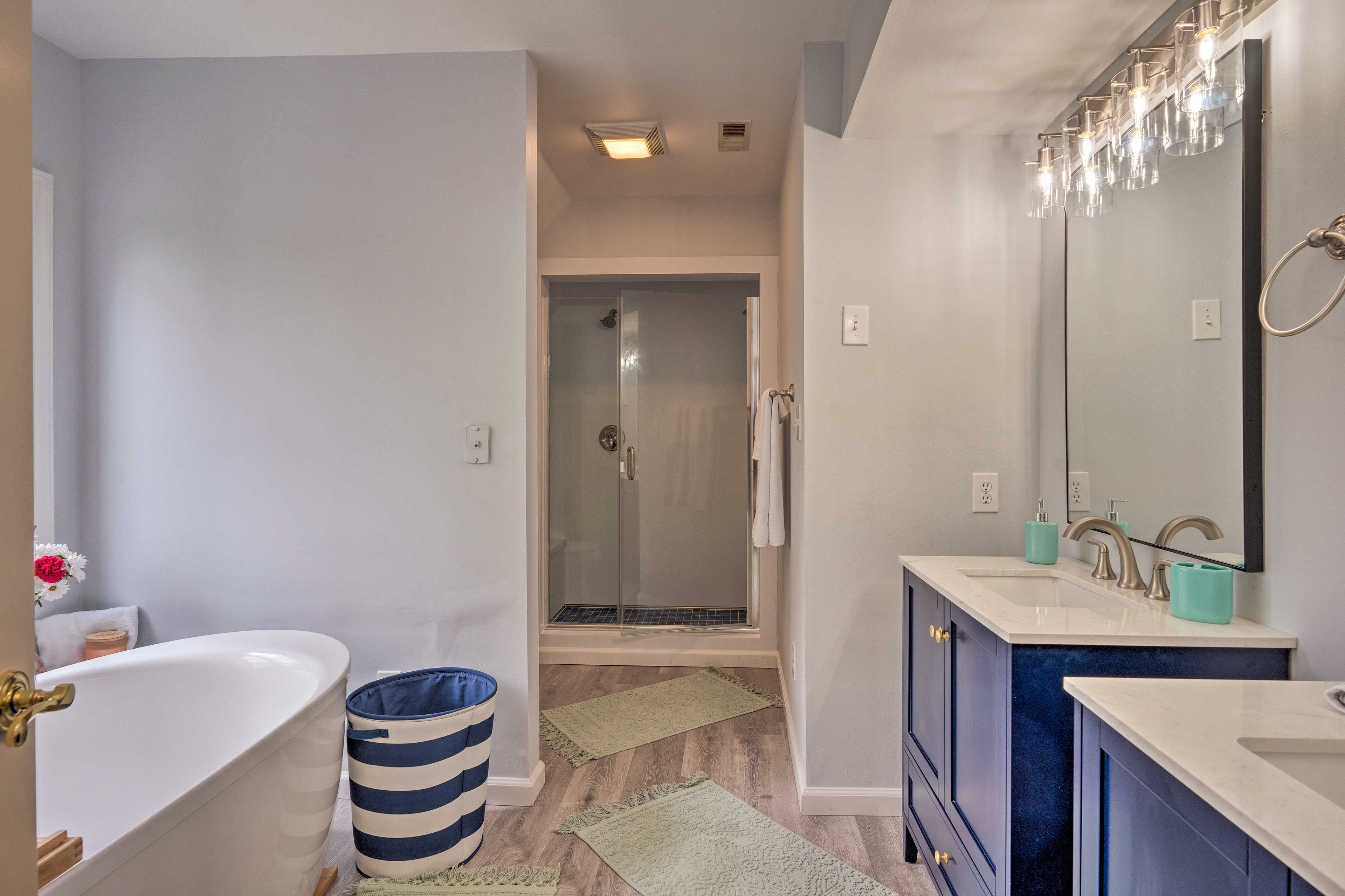 Full Bathroom | 2nd Floor