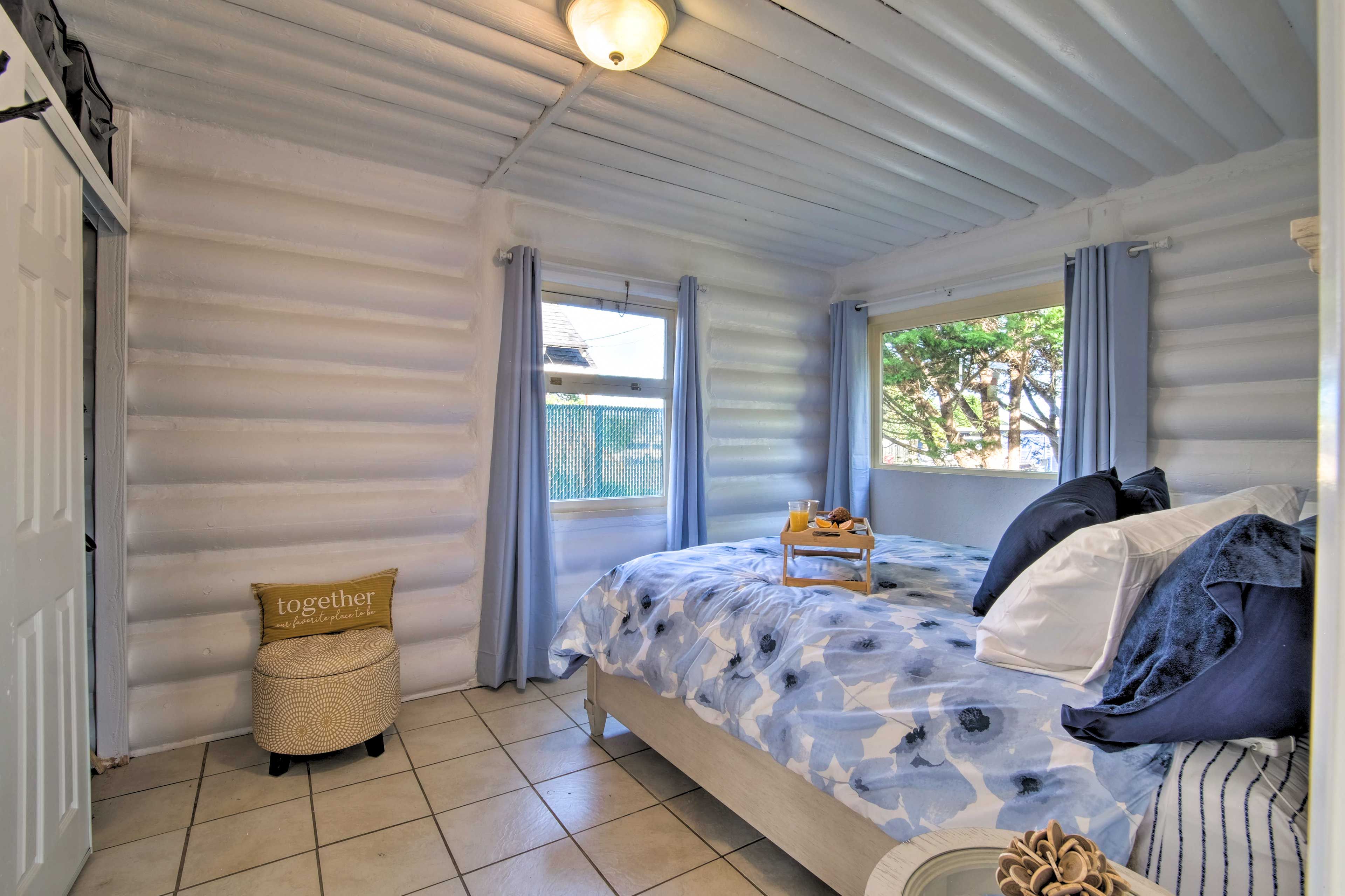 Bedroom | Queen Bed