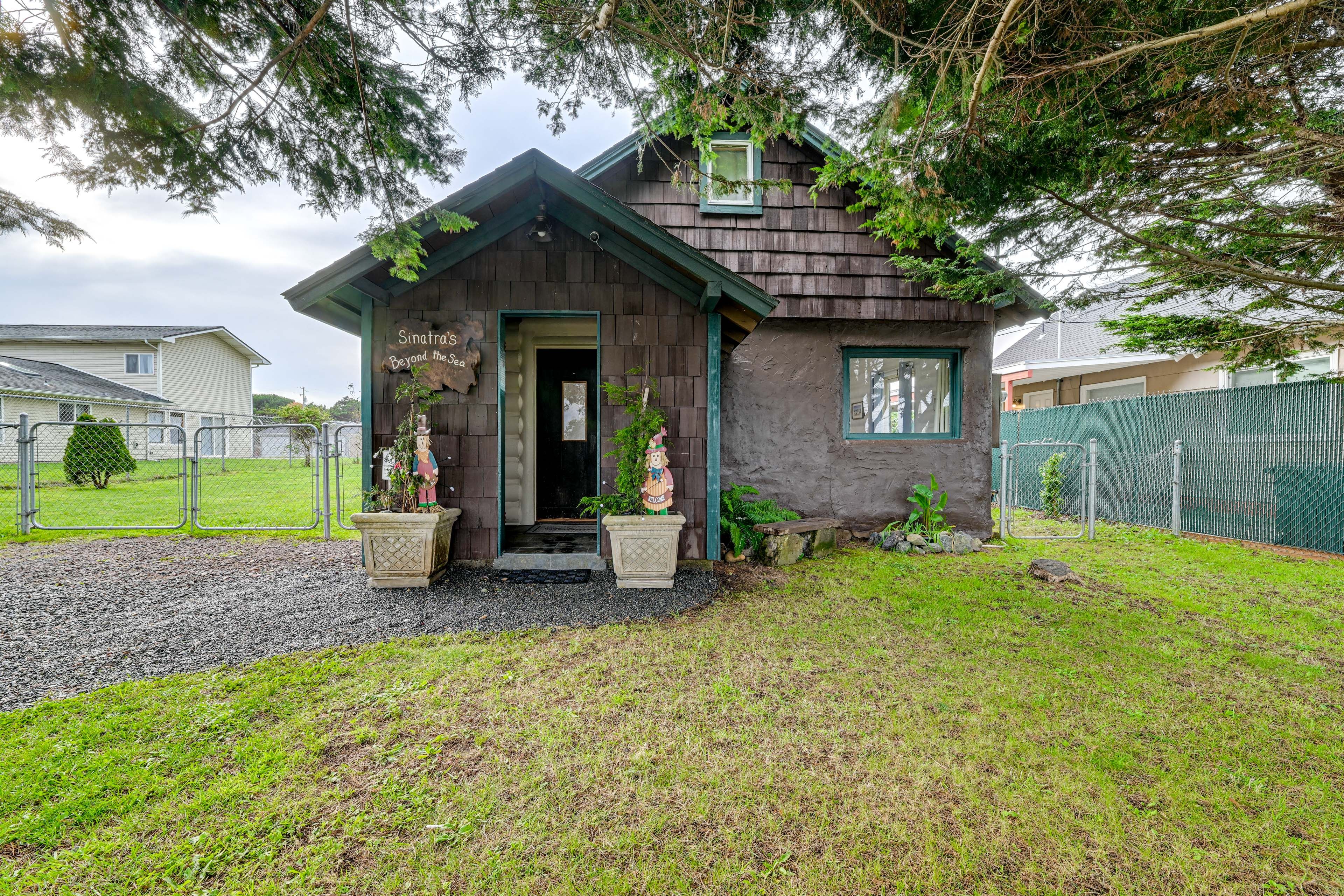 Parking | Driveway (1 Vehicle) | Street Parking