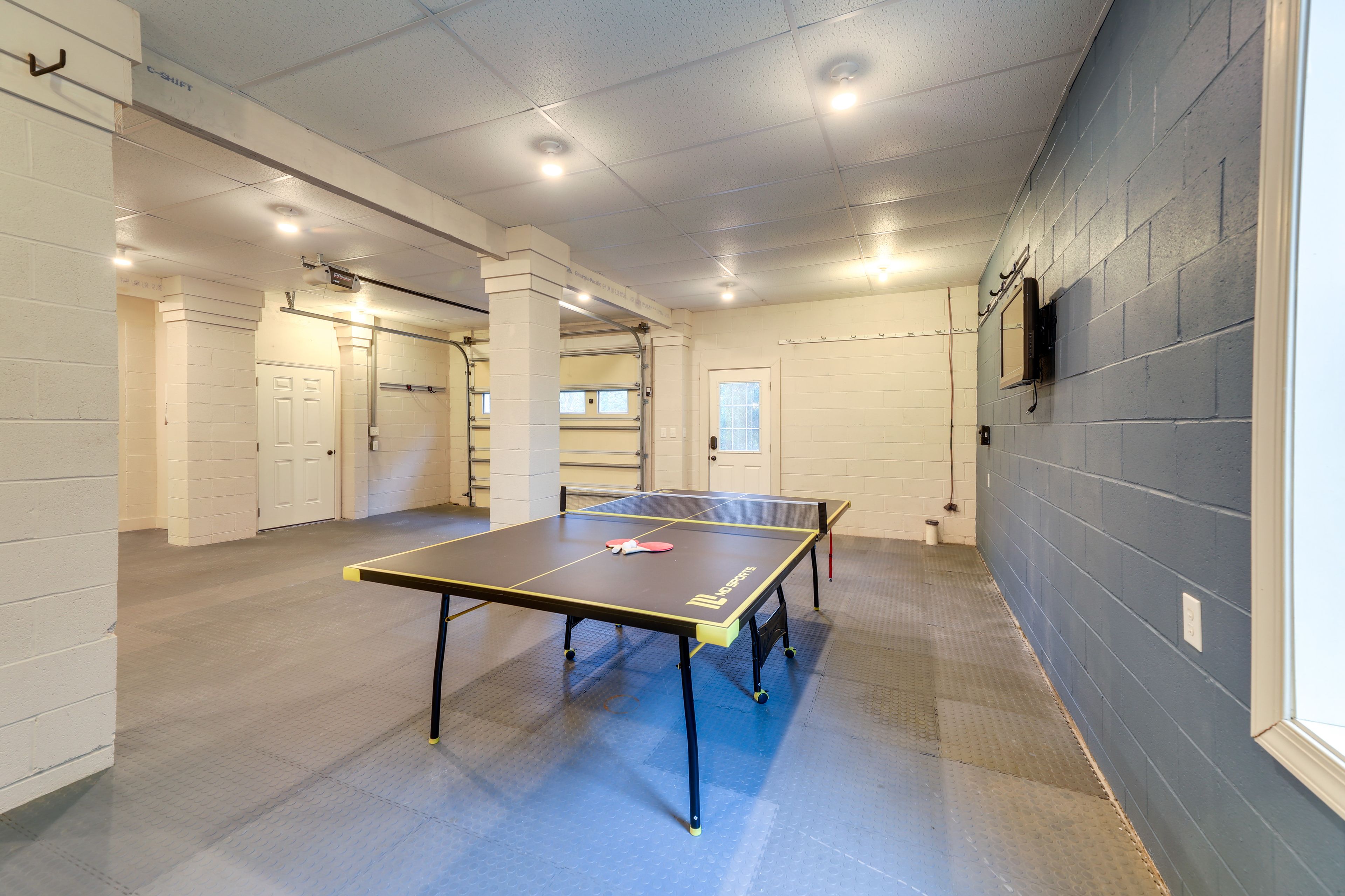 Garage | Ping Pong Table | Flat-Screen TV