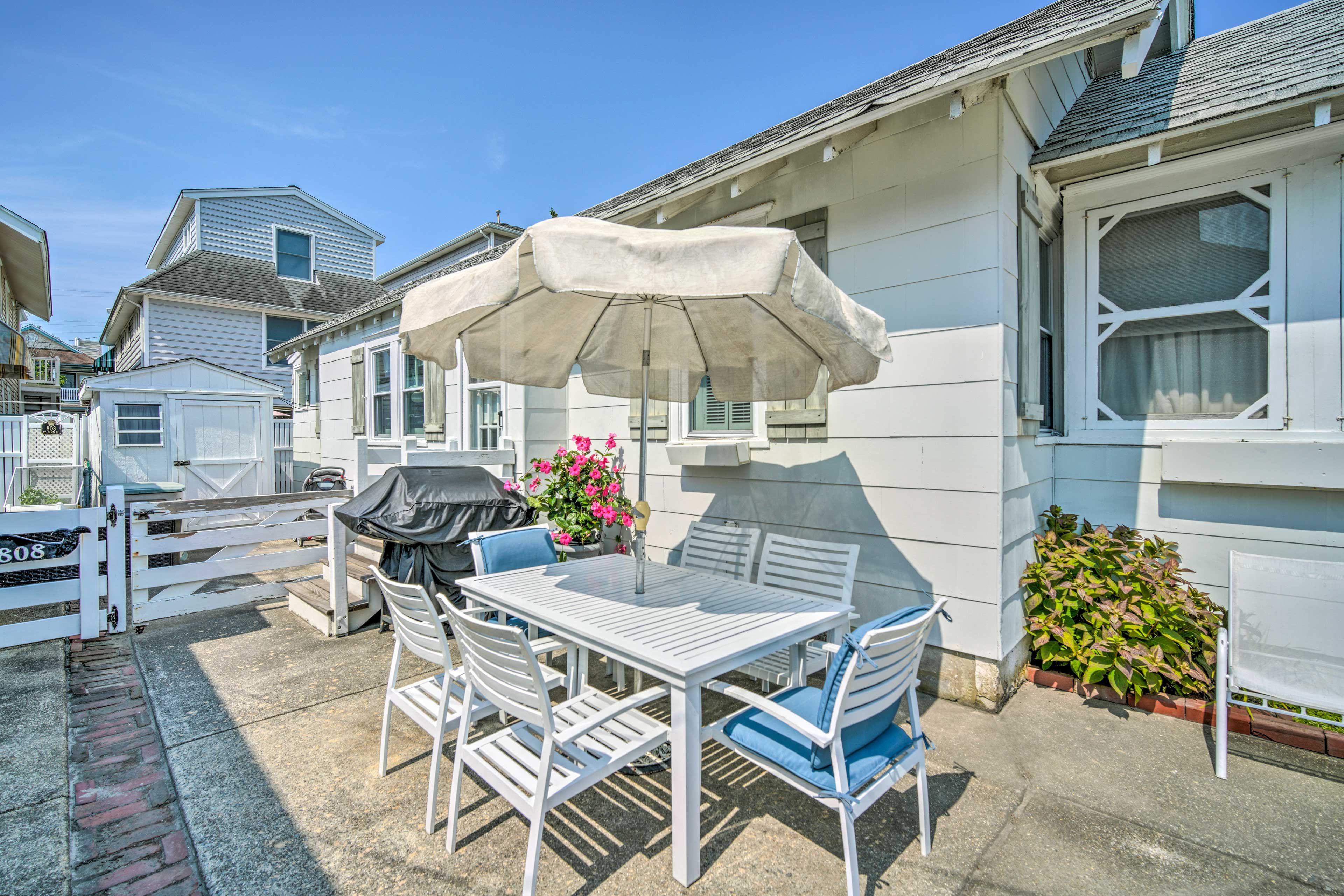 Private Patio | Gas Grill