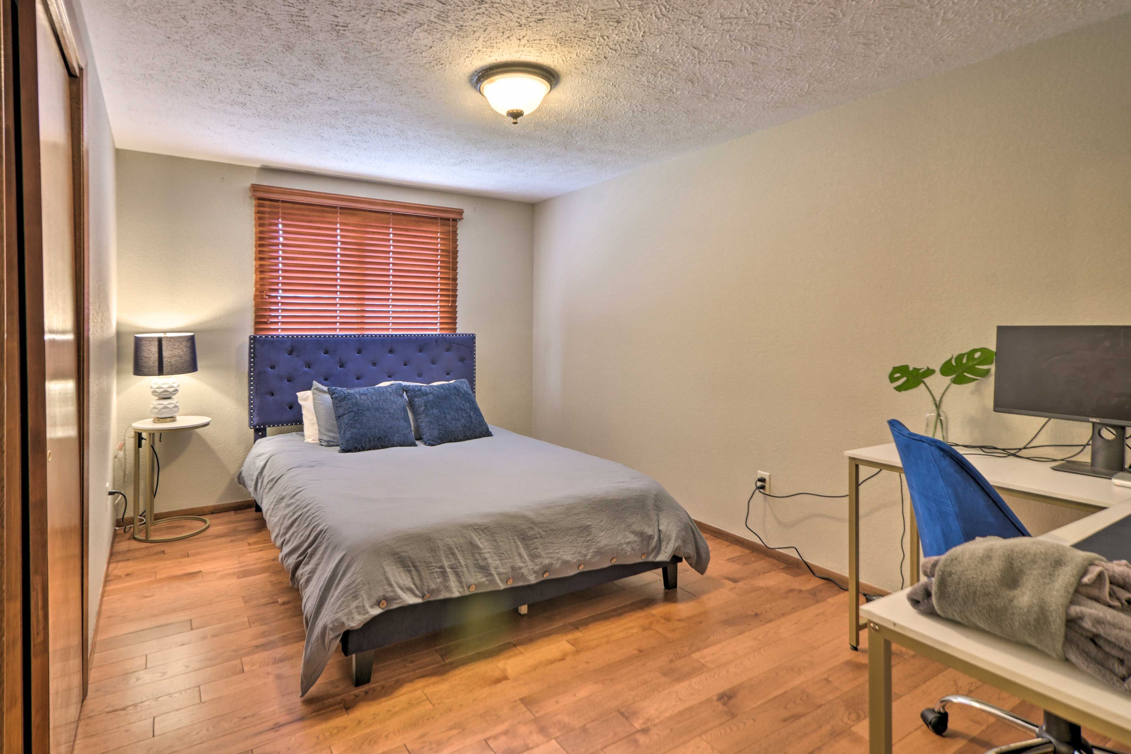 Bedroom 3 | Queen Bed