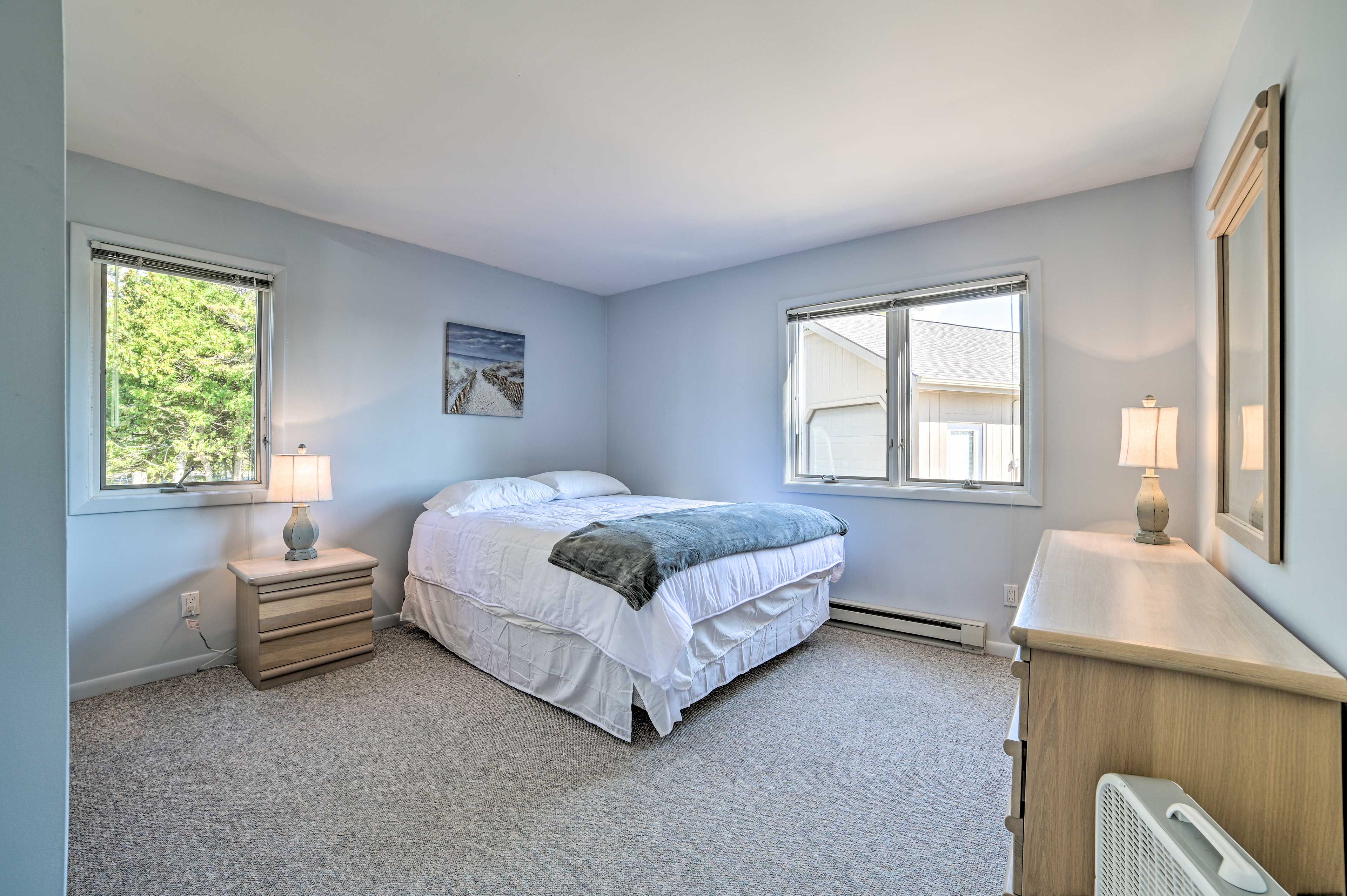 Bedroom 2 | Queen Bed | 1st Floor | Walk-In Closet