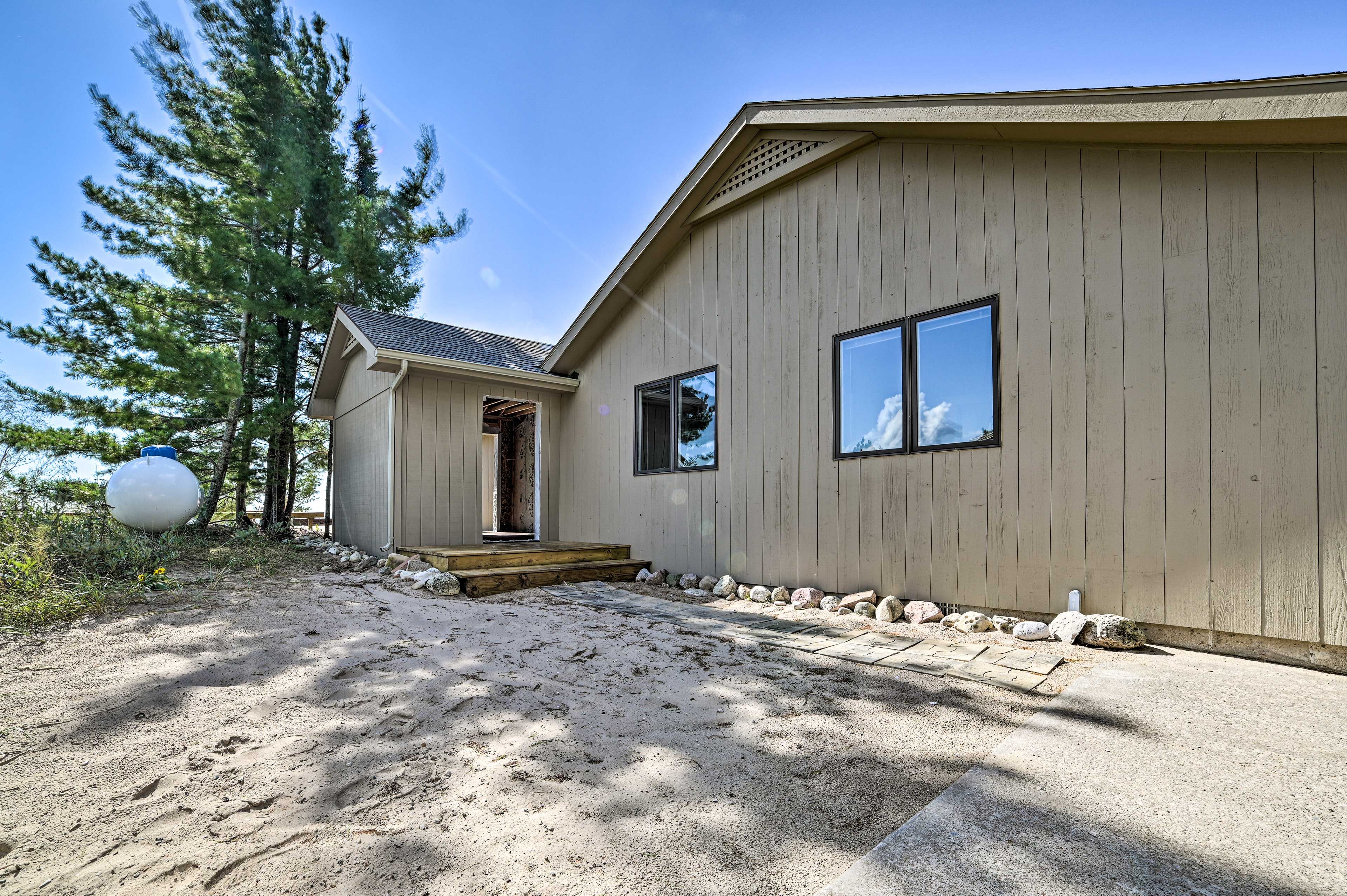 Property Exterior | 2 Steps to Enter