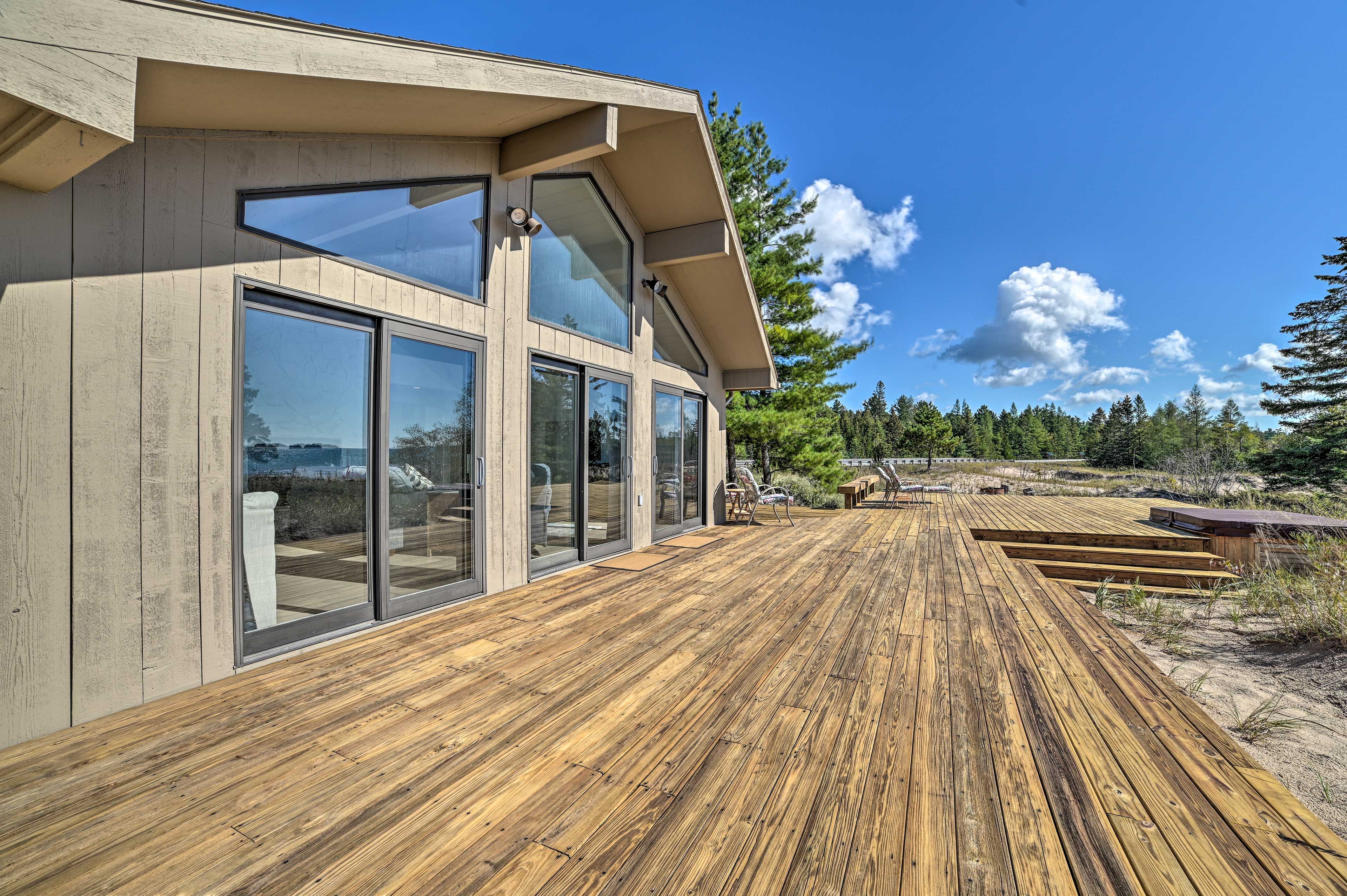Private Backyard Deck | No Steps to Access | 4 Stairs around Perimeter