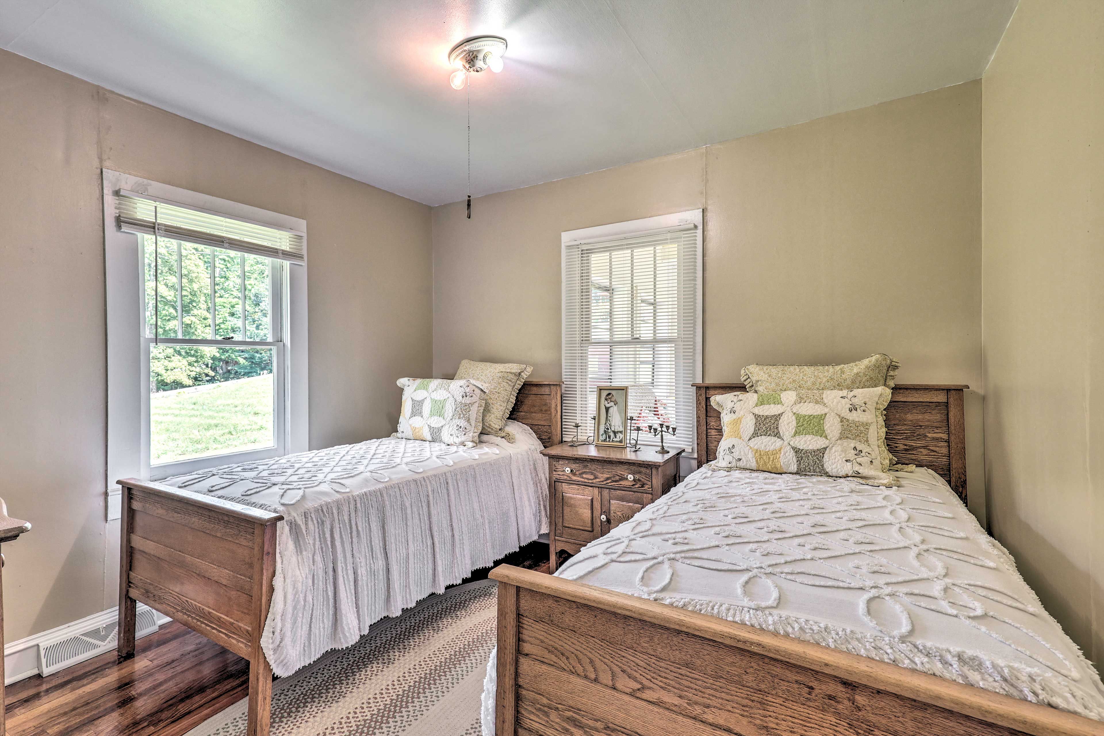 Bedroom 2 | 2 Twin Beds