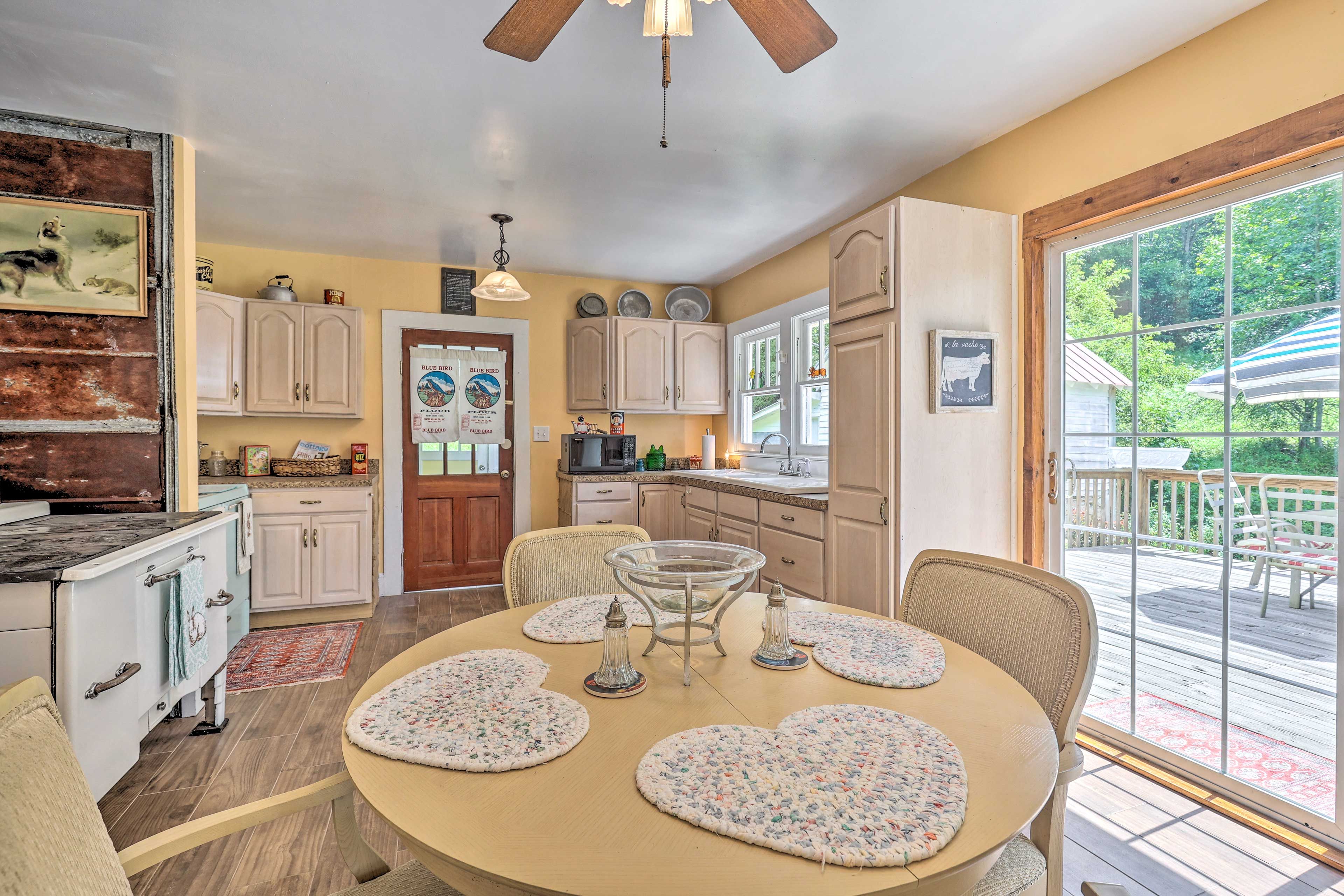 Dining Area | Dishware & Flatware