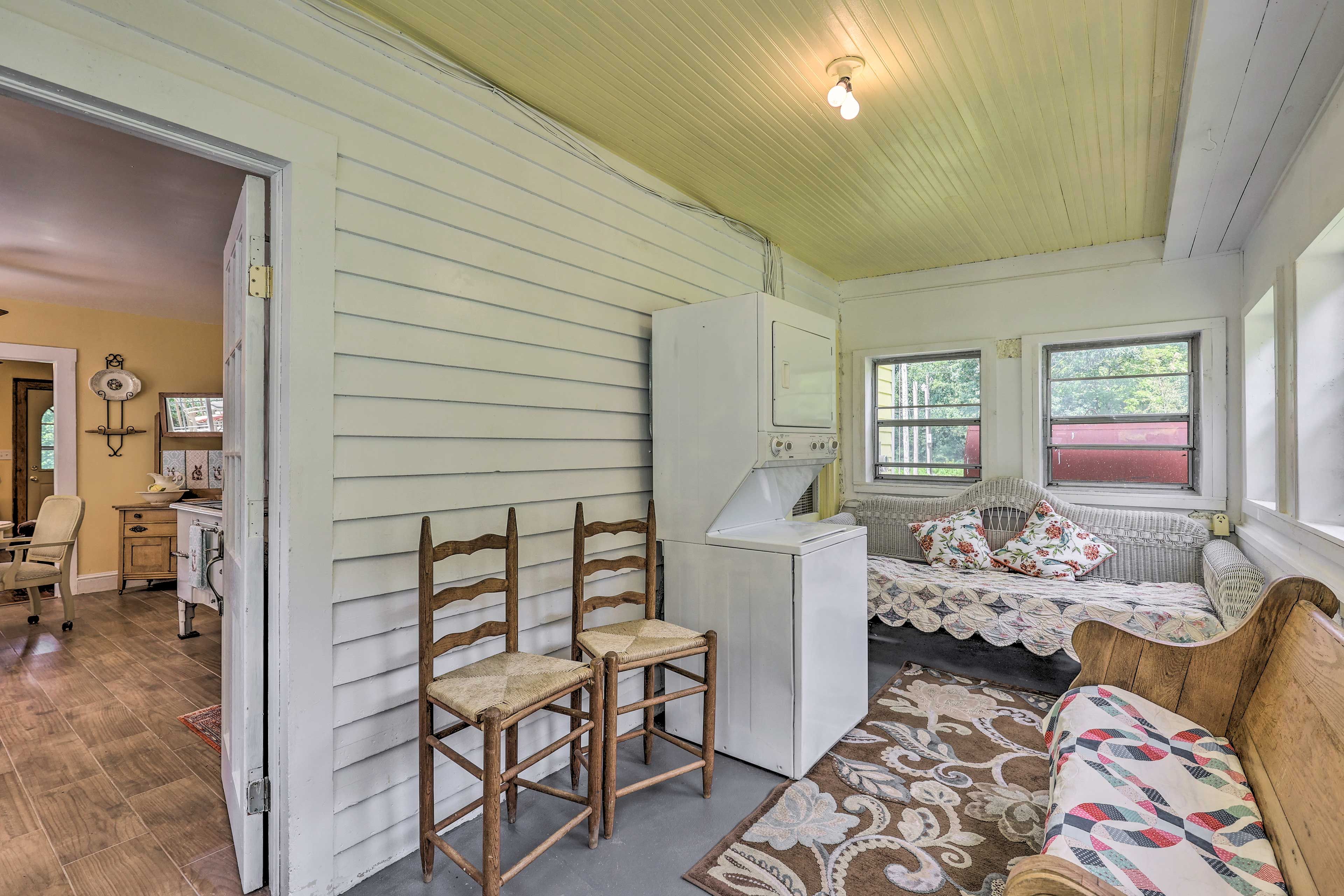 Bedroom 3 | Twin Daybed | Laundry Access