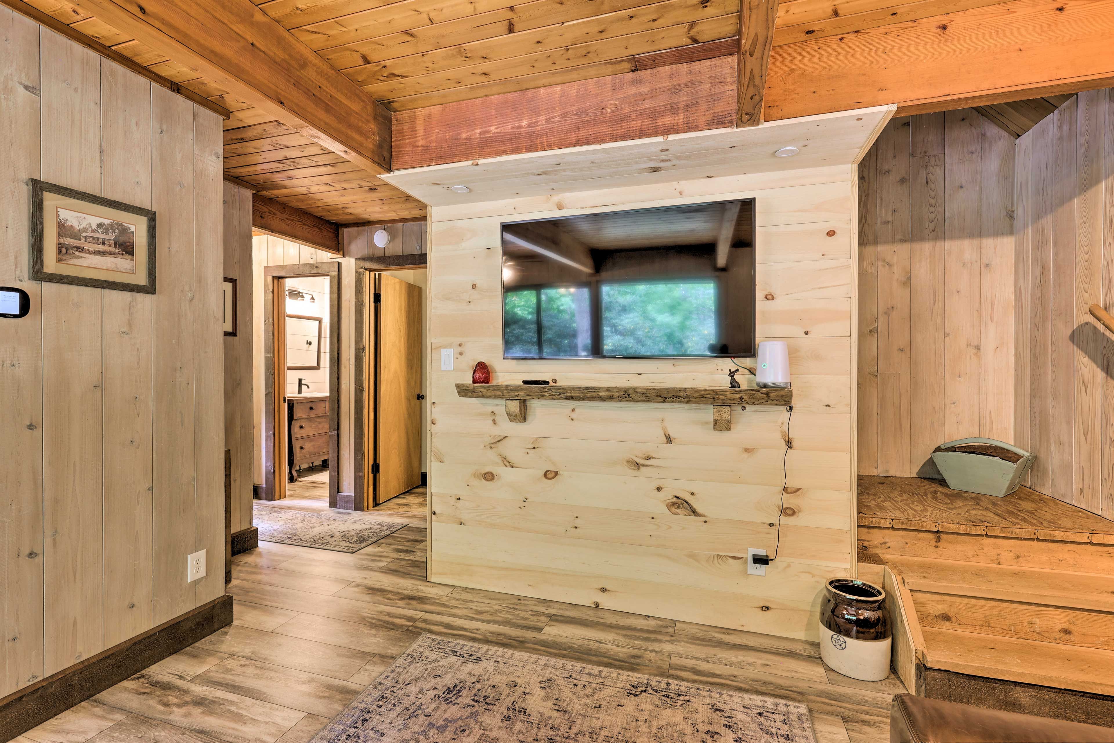 Living Area | Smart TV