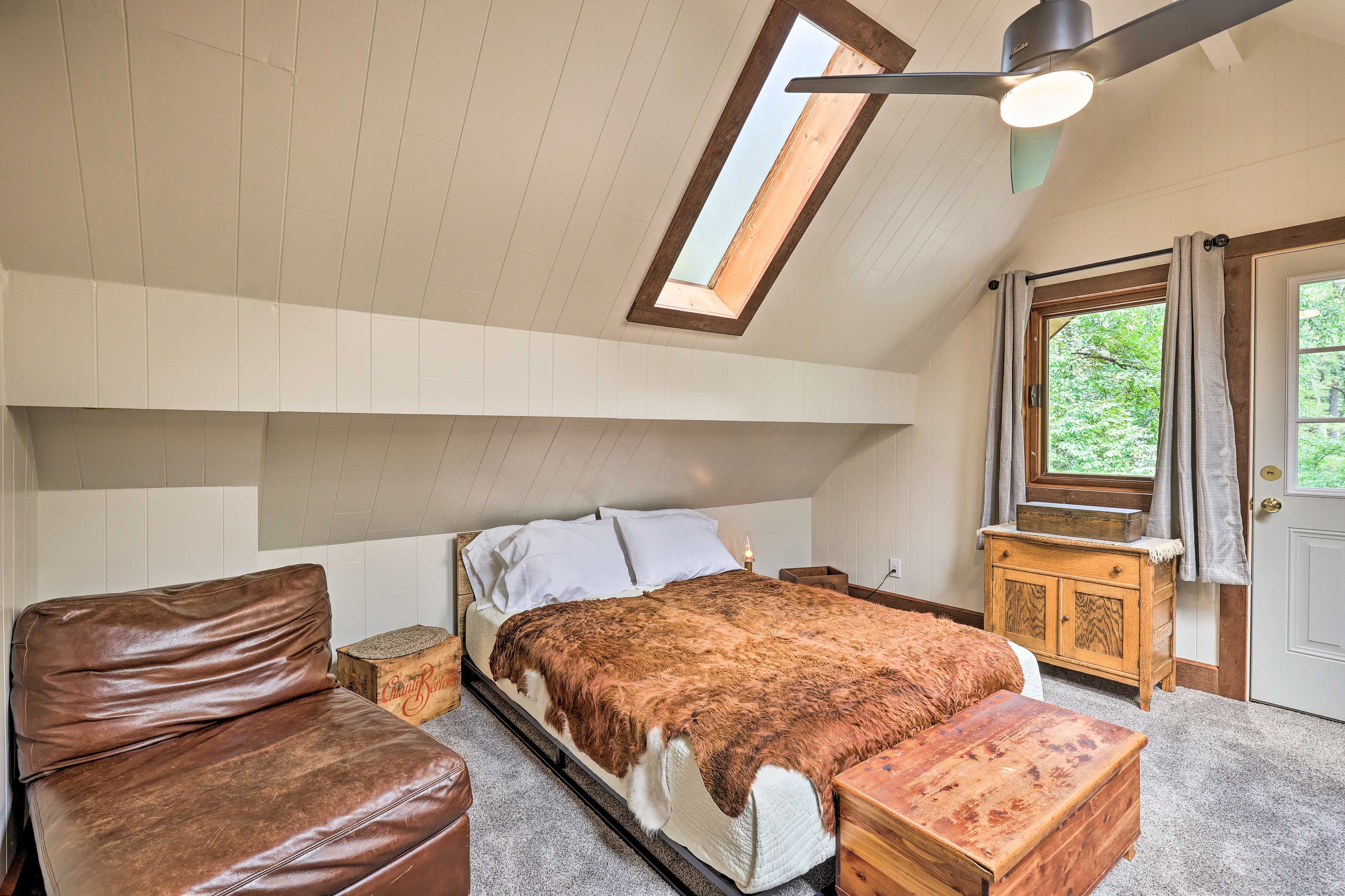 Bedroom 2 | Queen Bed