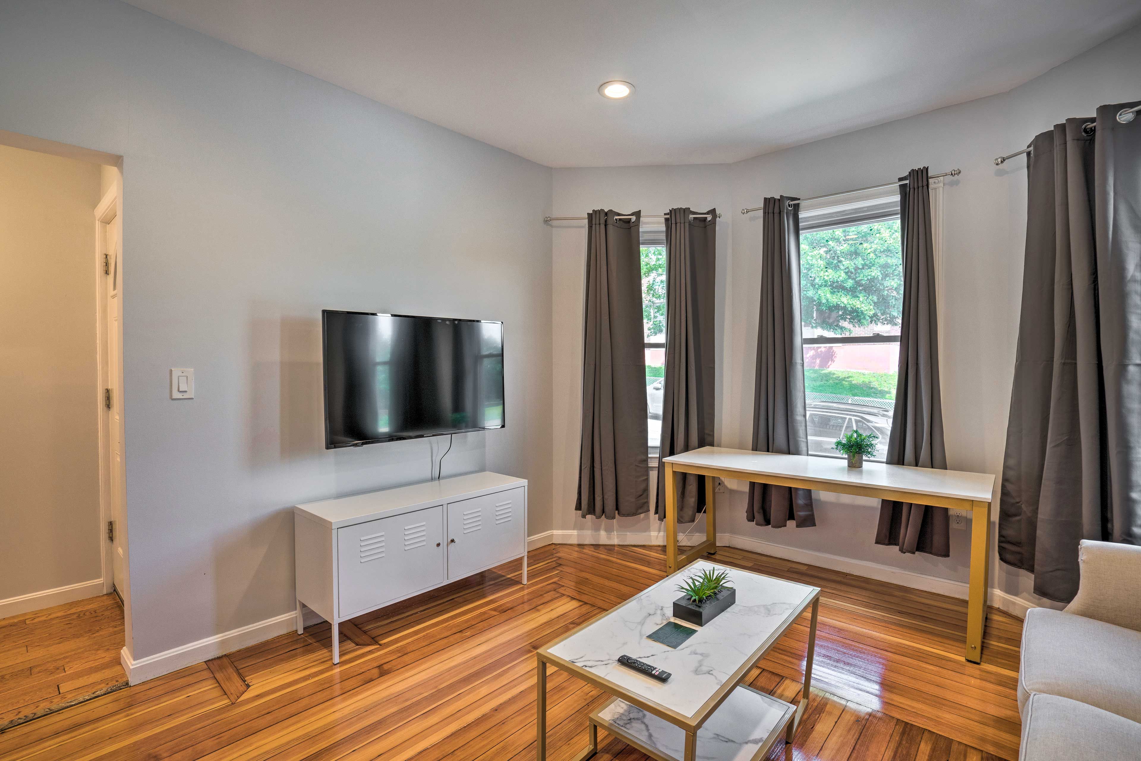Living Area | Smart TV