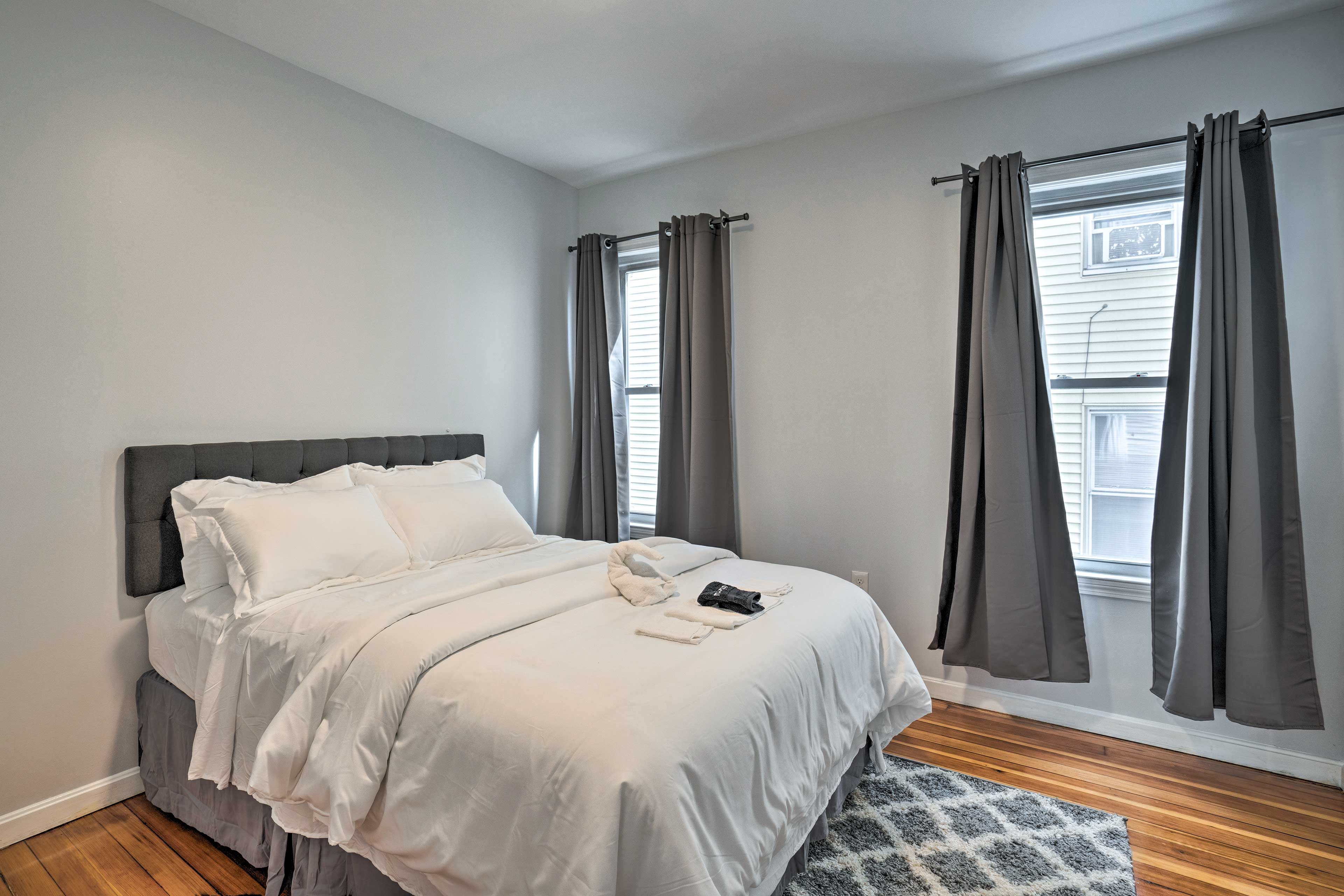 Bedroom 2 | Queen Bed