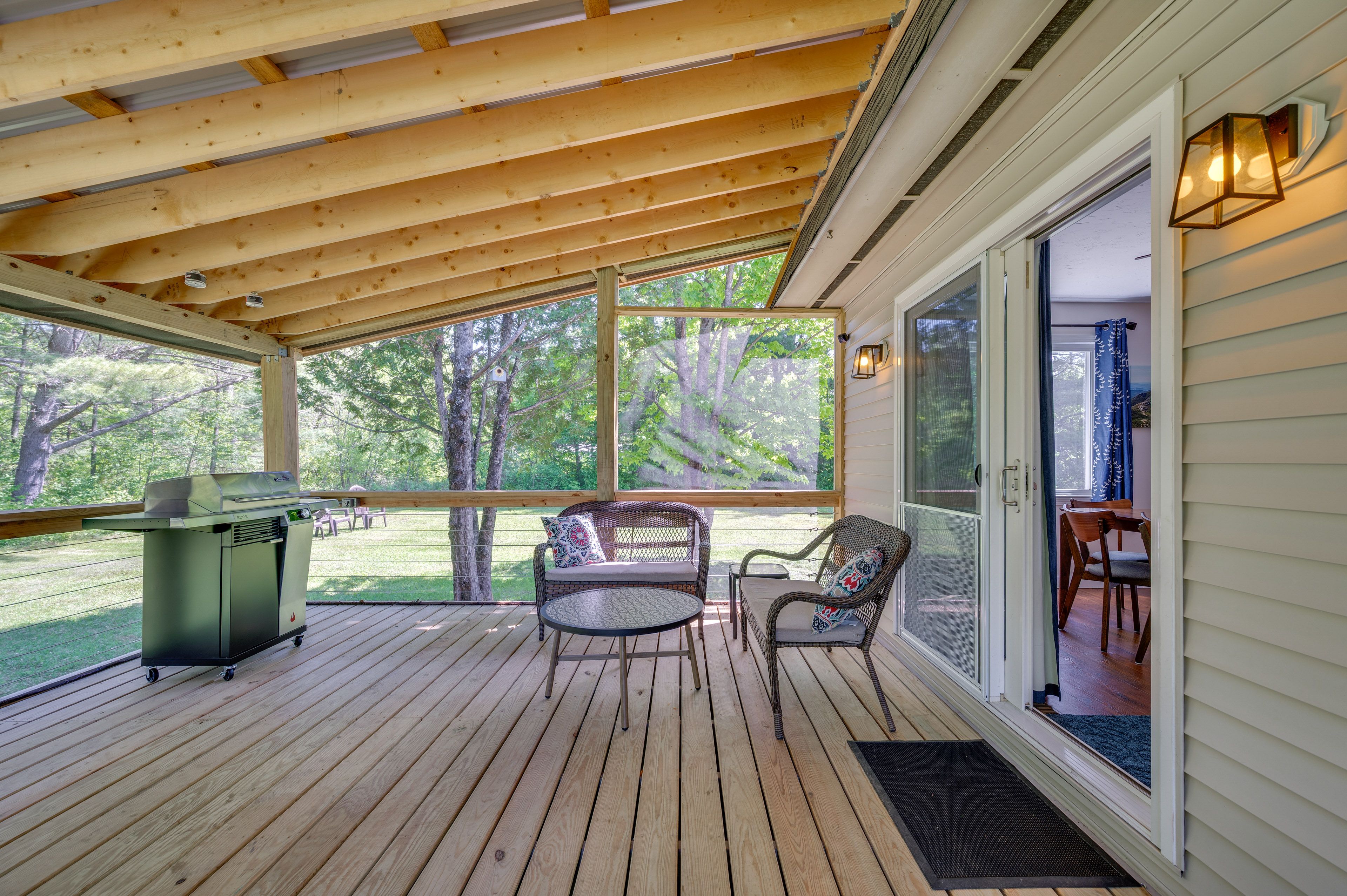 Deck | Dining Set w/ Gas Grill