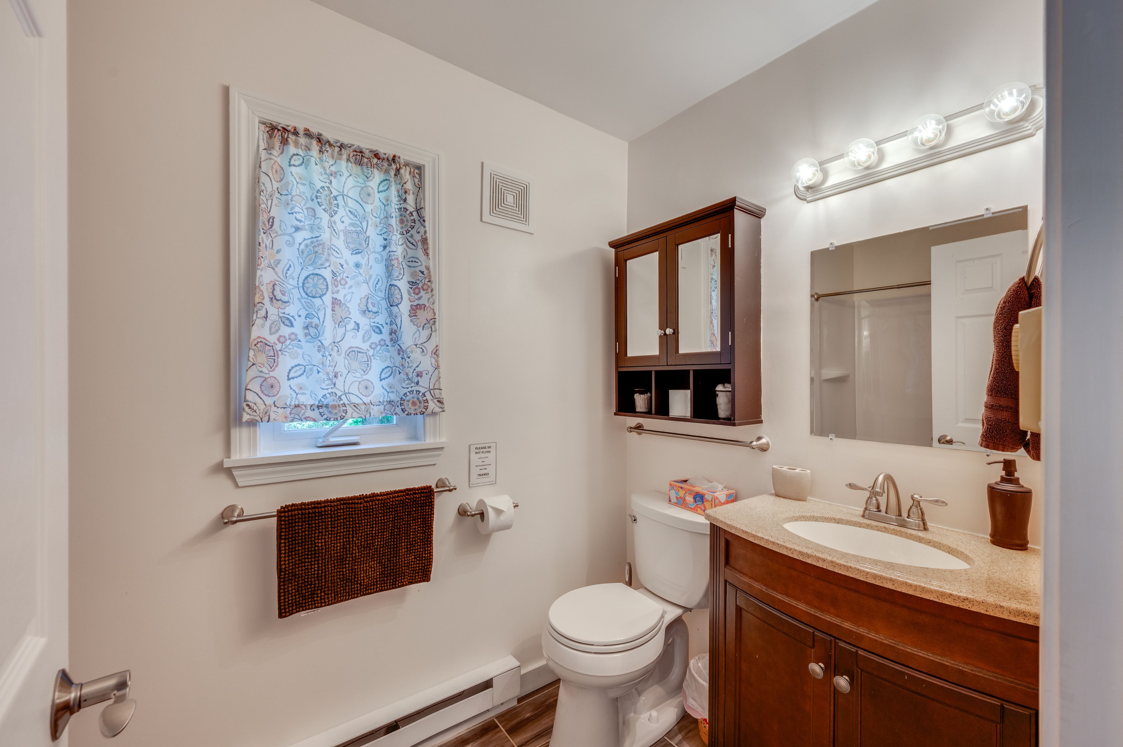 Full Bathroom | Shower/Tub Combo