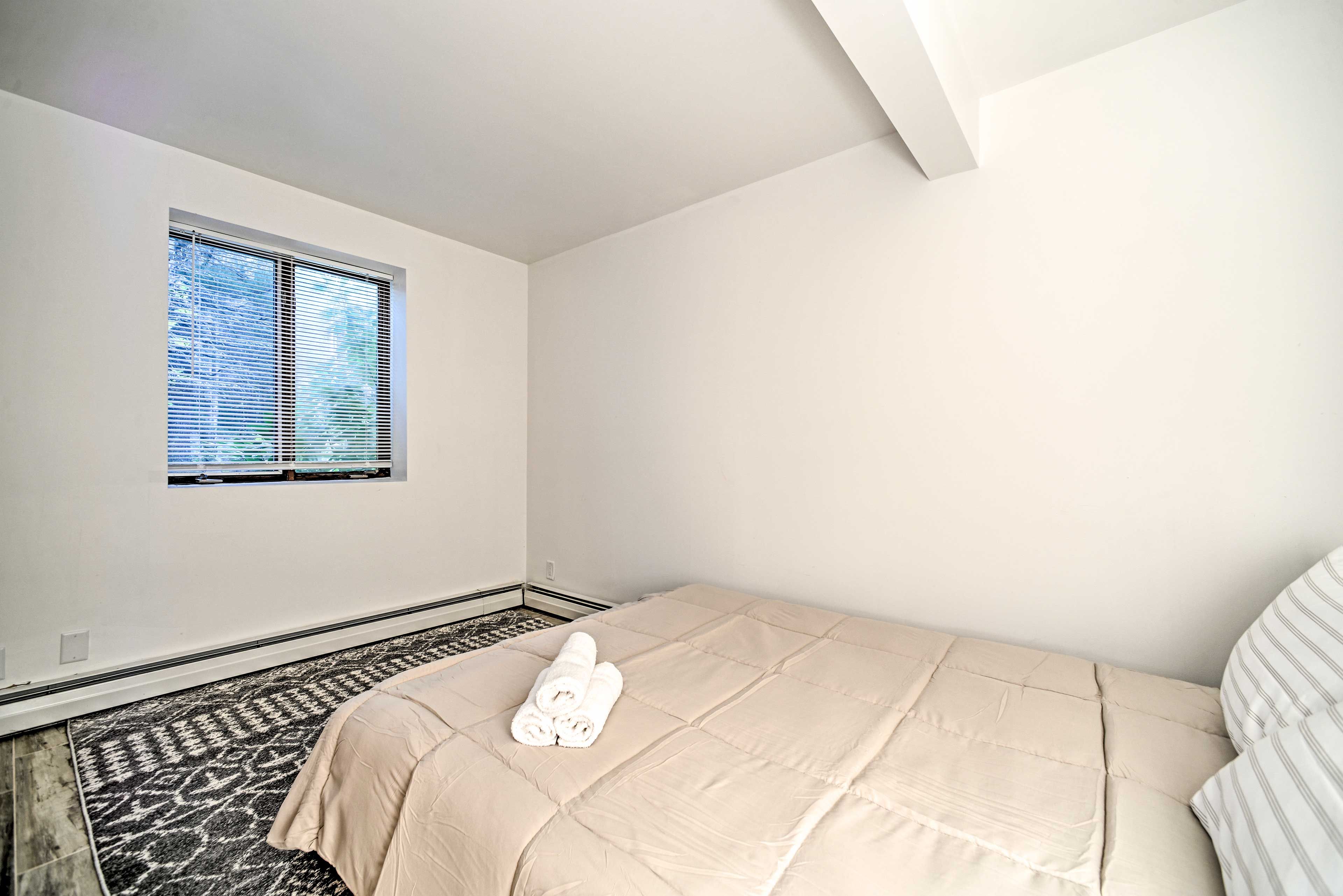 Bedroom 2 | Queen Bed